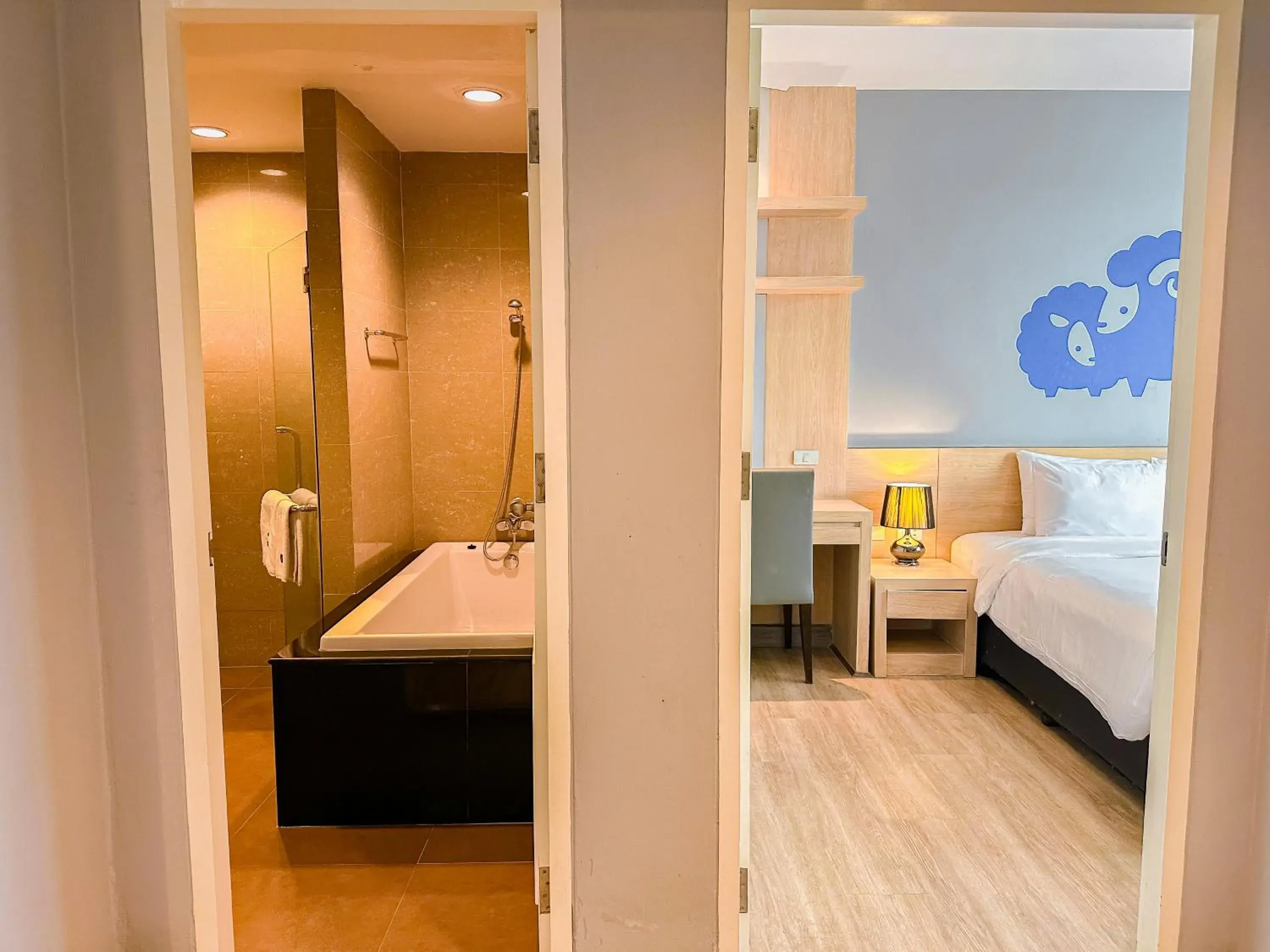 Bath, Bed in Kokotel Bangkok Dheva Thonglor Bath, Bed in Kokotel Bangkok Dheva Thonglor