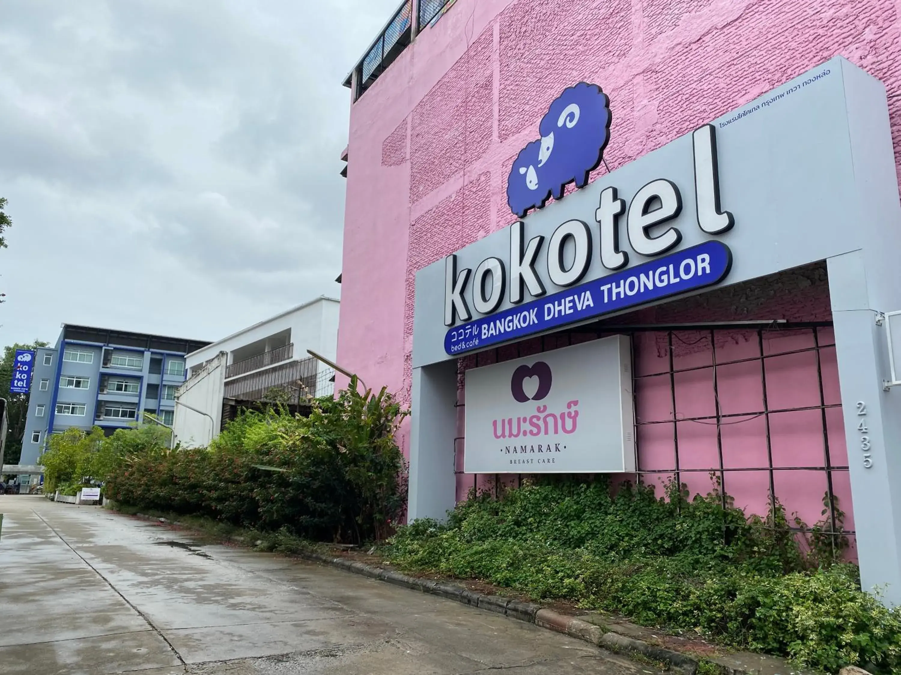 Facade/entrance in Kokotel Bangkok Dheva Thonglor Facade/entrance in Kokotel Bangkok Dheva Thonglor