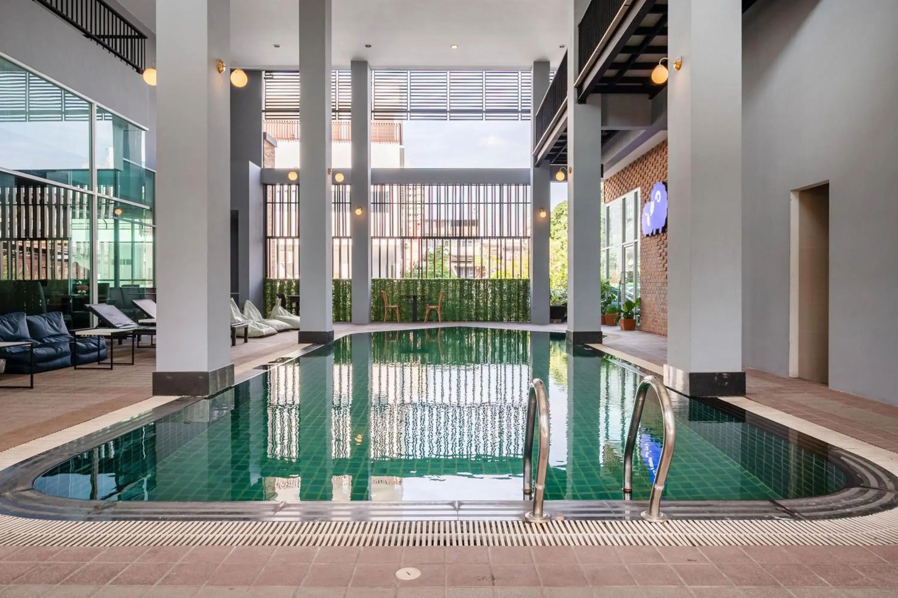 Swimming pool in Kokotel Bangkok Dheva Thonglor Swimming pool in Kokotel Bangkok Dheva Thonglor