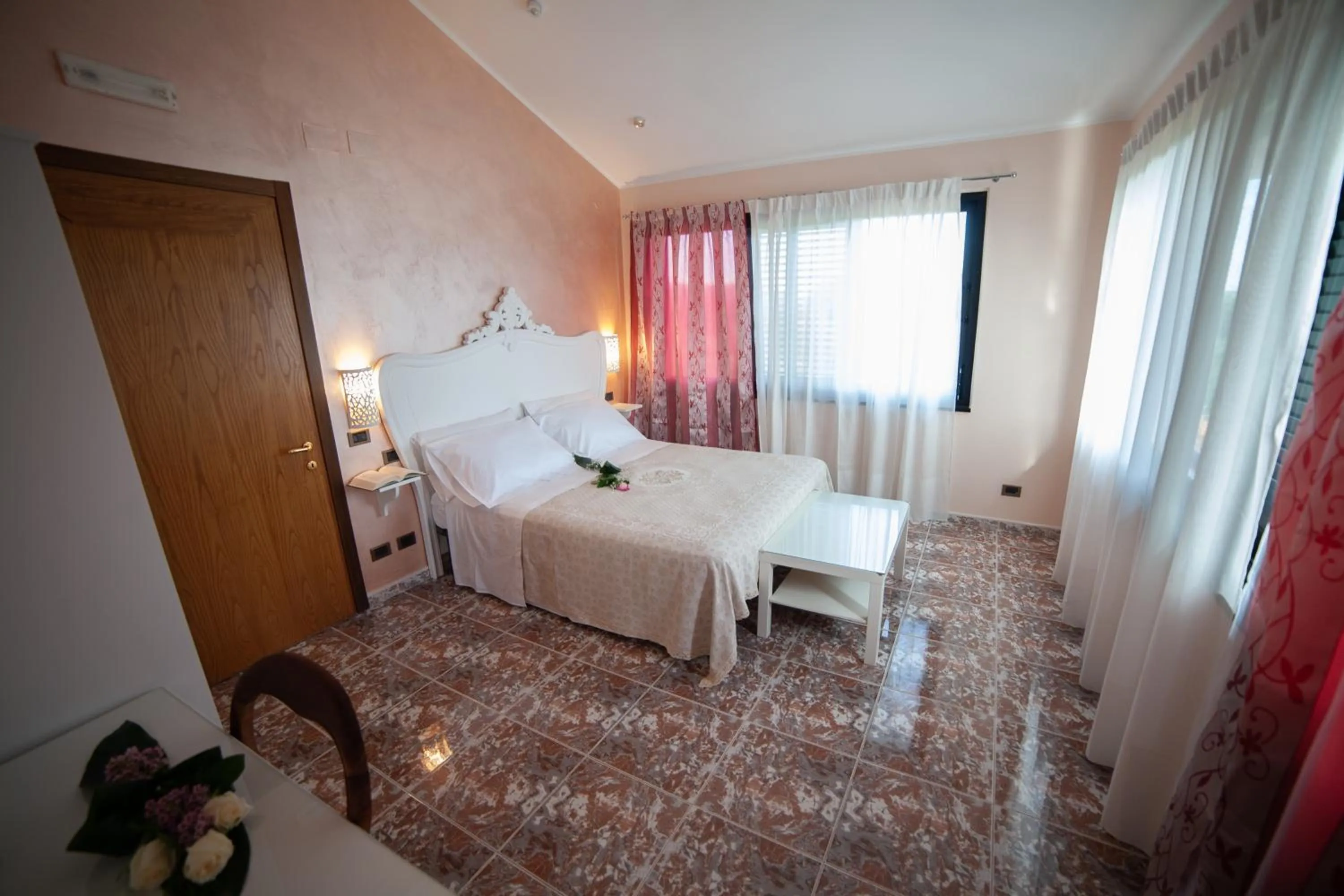 Photo of the whole room, Bed in Relais d 'Itria