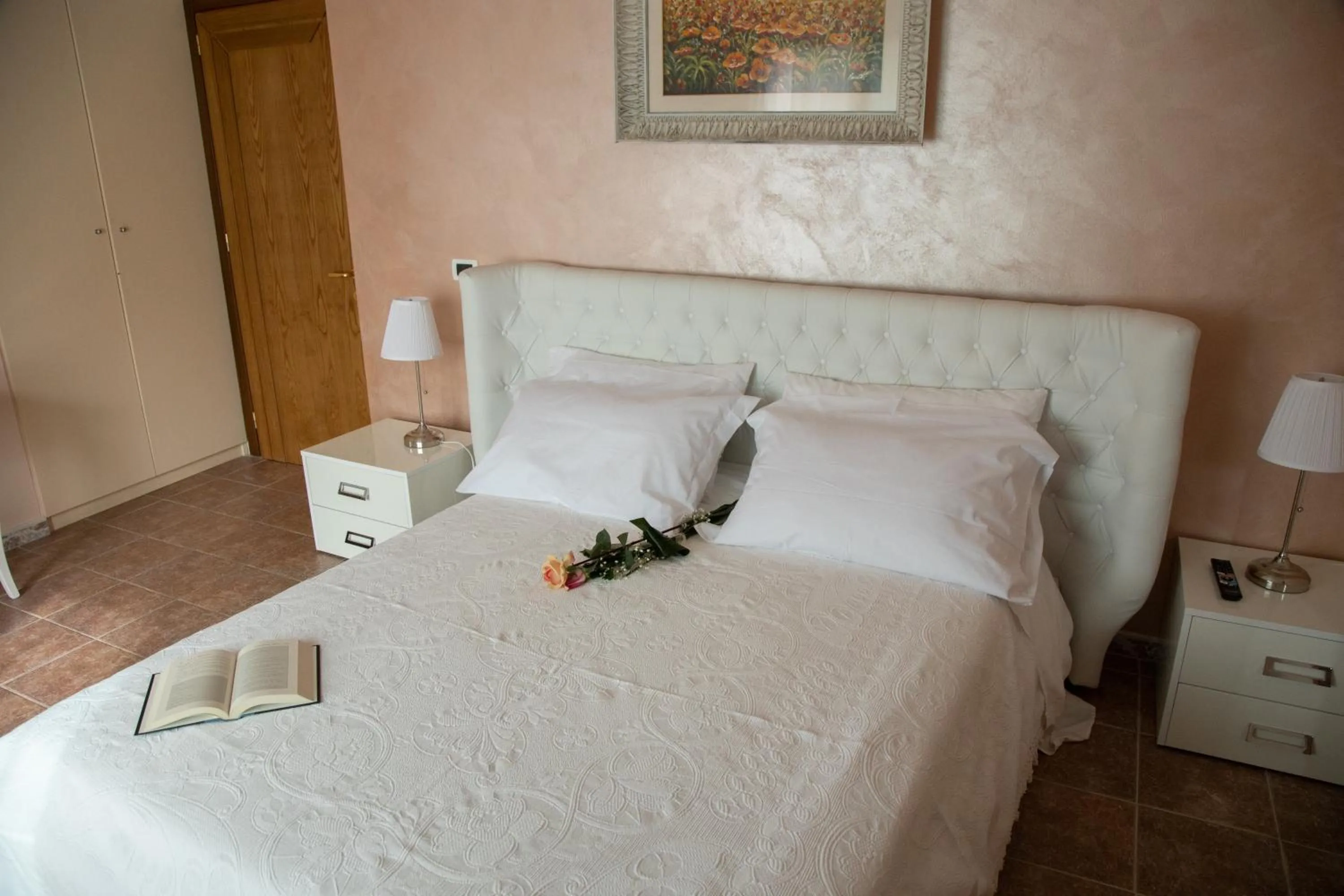 Photo of the whole room, Bed in Relais d 'Itria