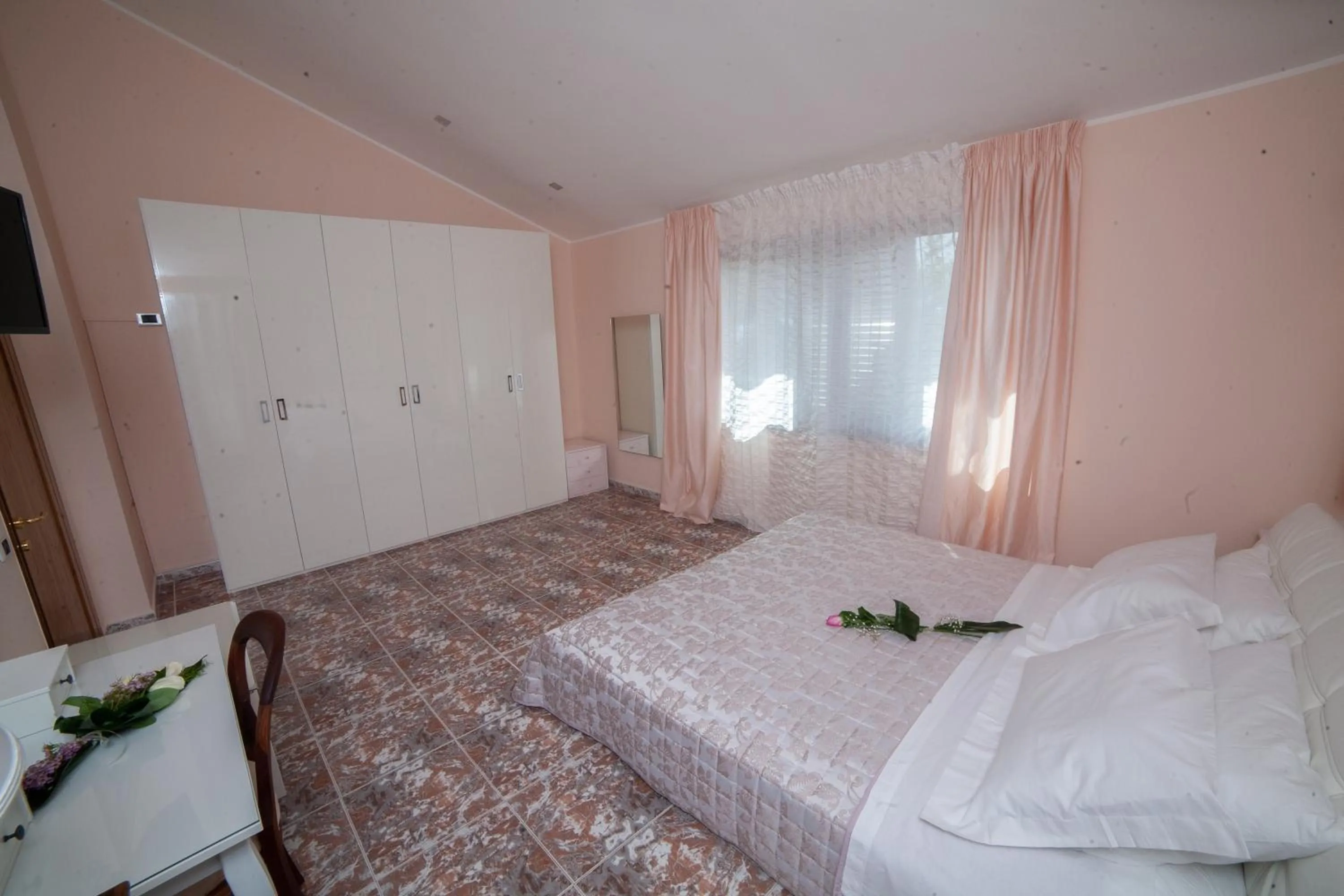 Photo of the whole room, Bed in Relais d 'Itria