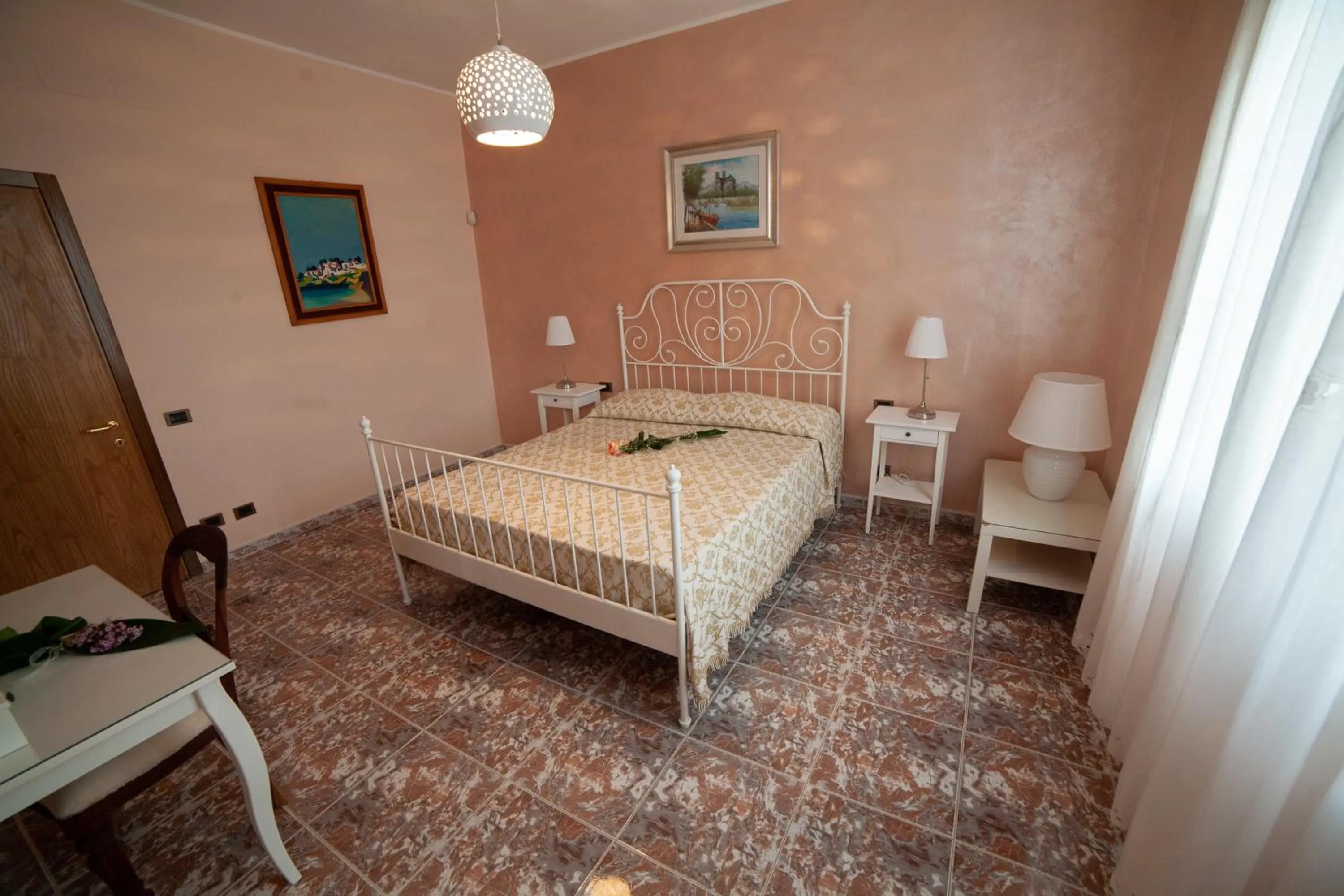 Photo of the whole room, Bed in Relais d 'Itria