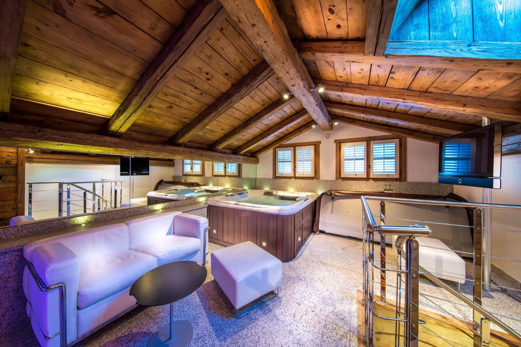 Hot Tub in Hôtel Les Servages d'Armelle