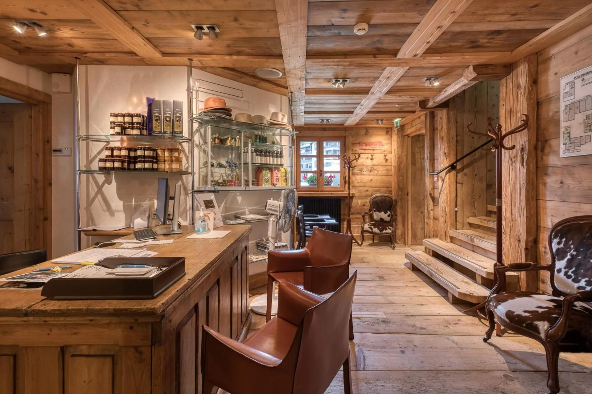 Lobby or reception in Hôtel Les Servages d'Armelle