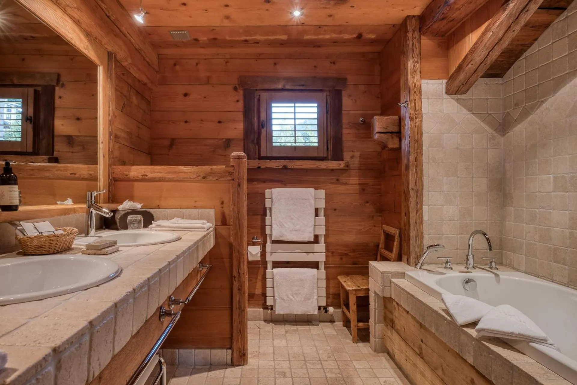 Toilet in Hôtel Les Servages d'Armelle