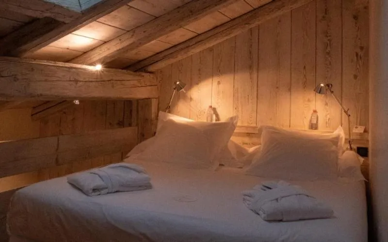 Bed in Hôtel Les Servages d'Armelle