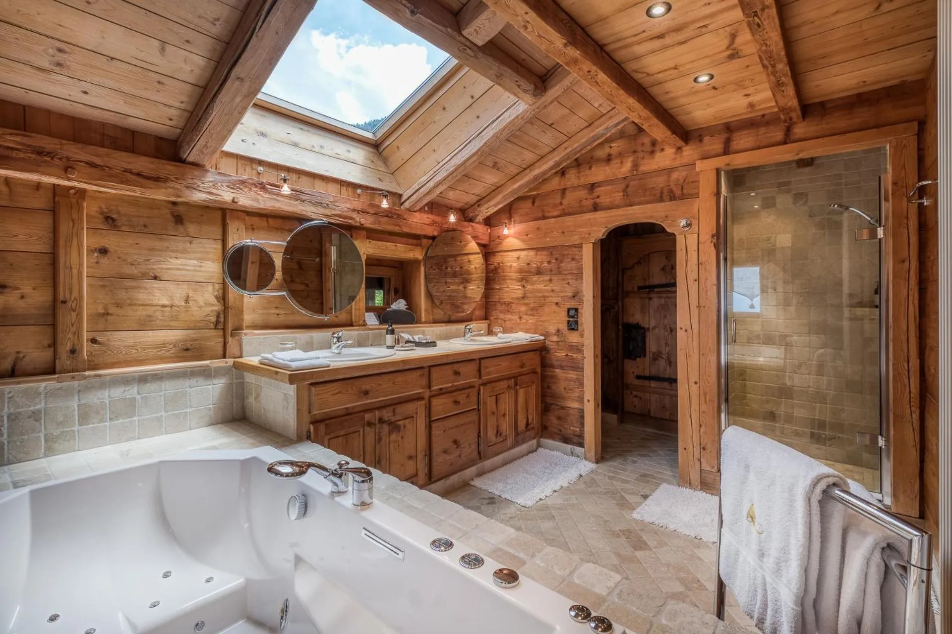 Shower in Hôtel Les Servages d'Armelle