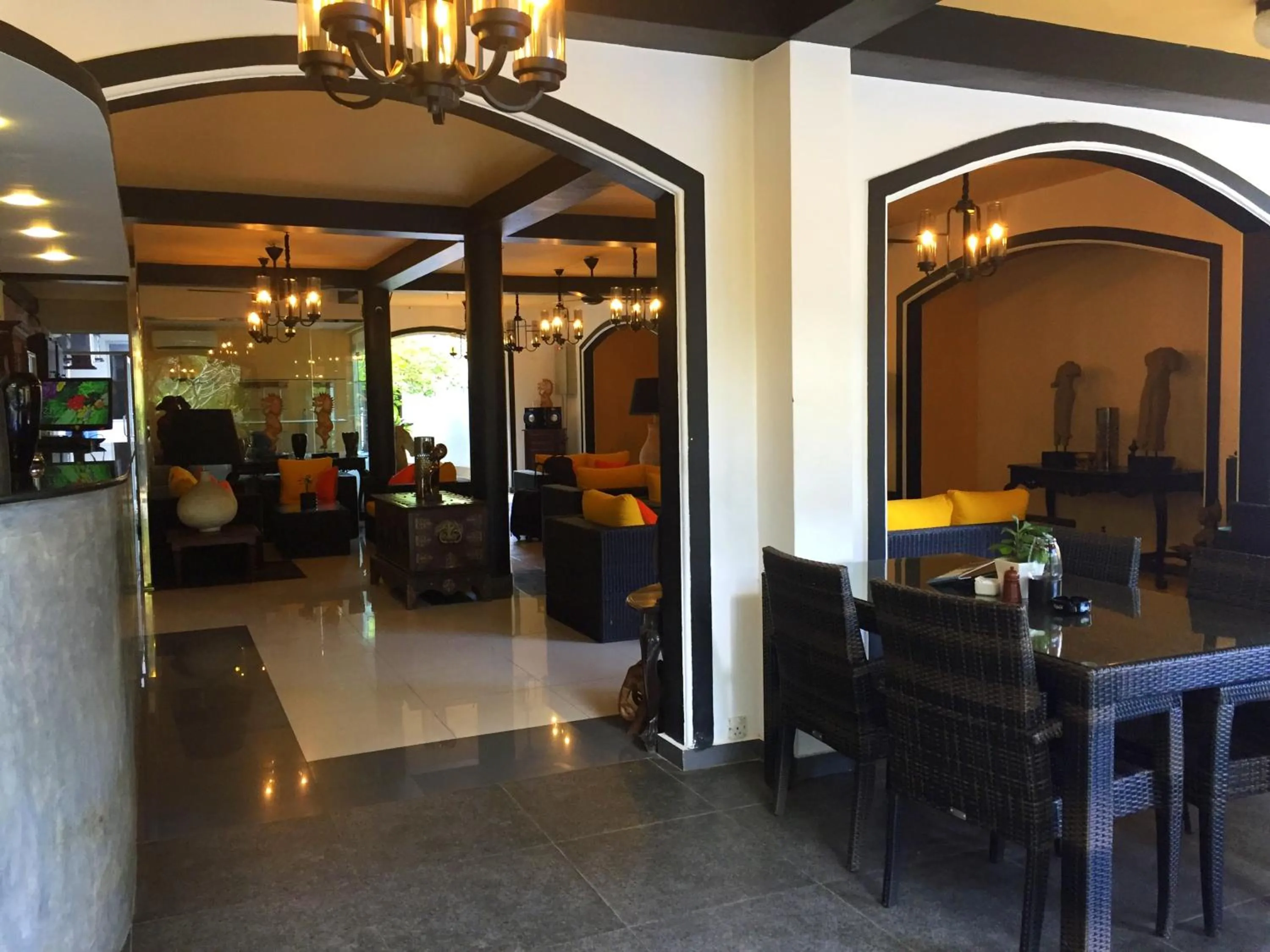 Restaurant/places to eat in Hotel Flower Garden