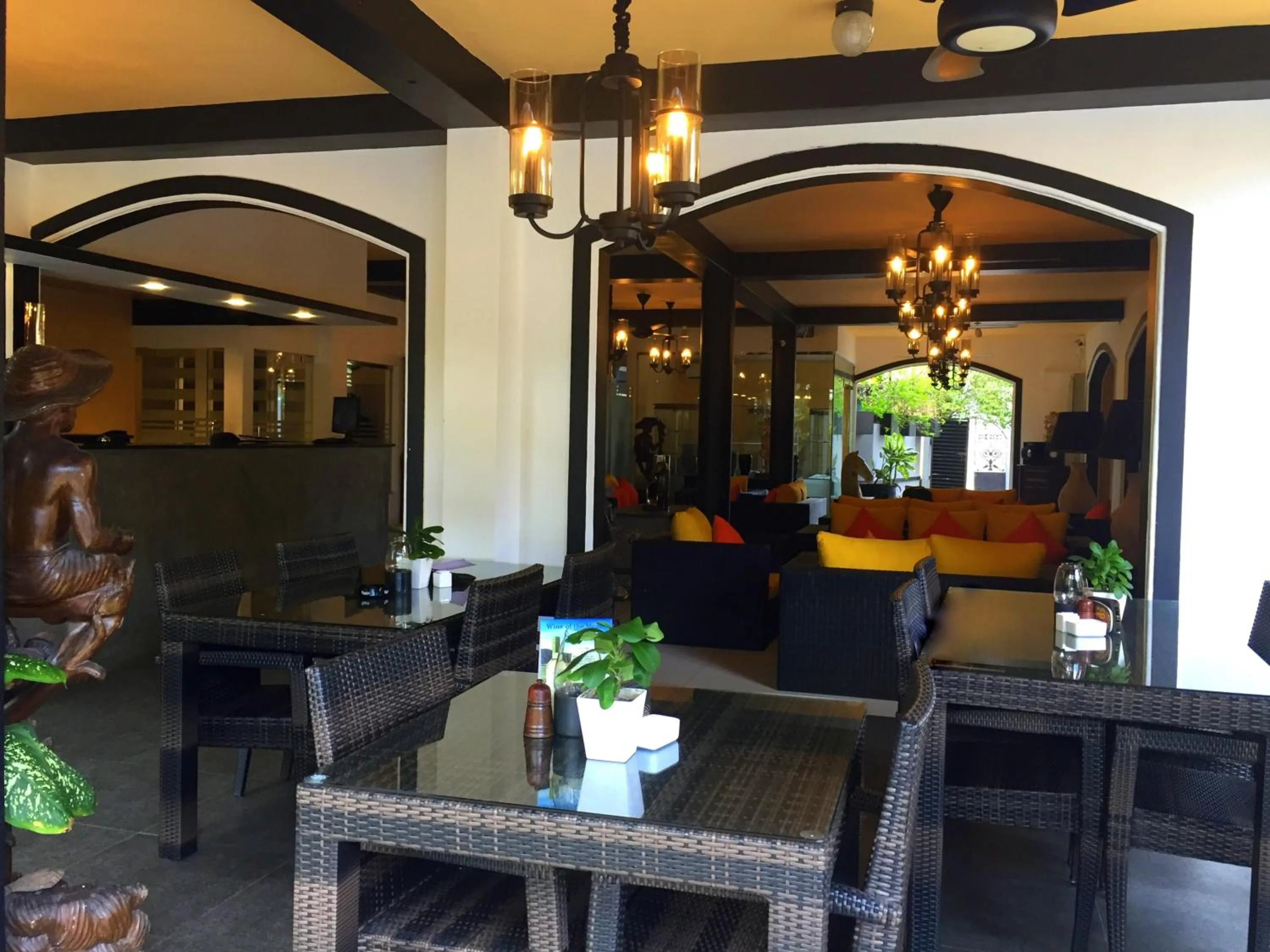 Restaurant/places to eat in Hotel Flower Garden