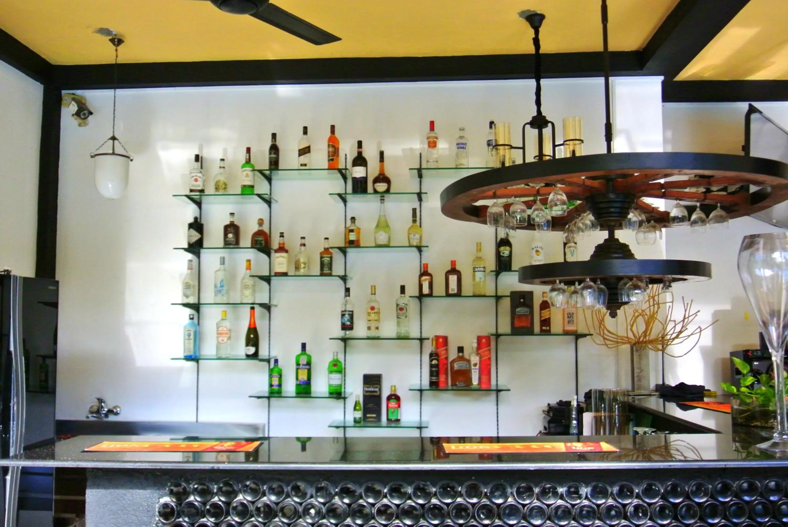 Restaurant/places to eat in Hotel Flower Garden