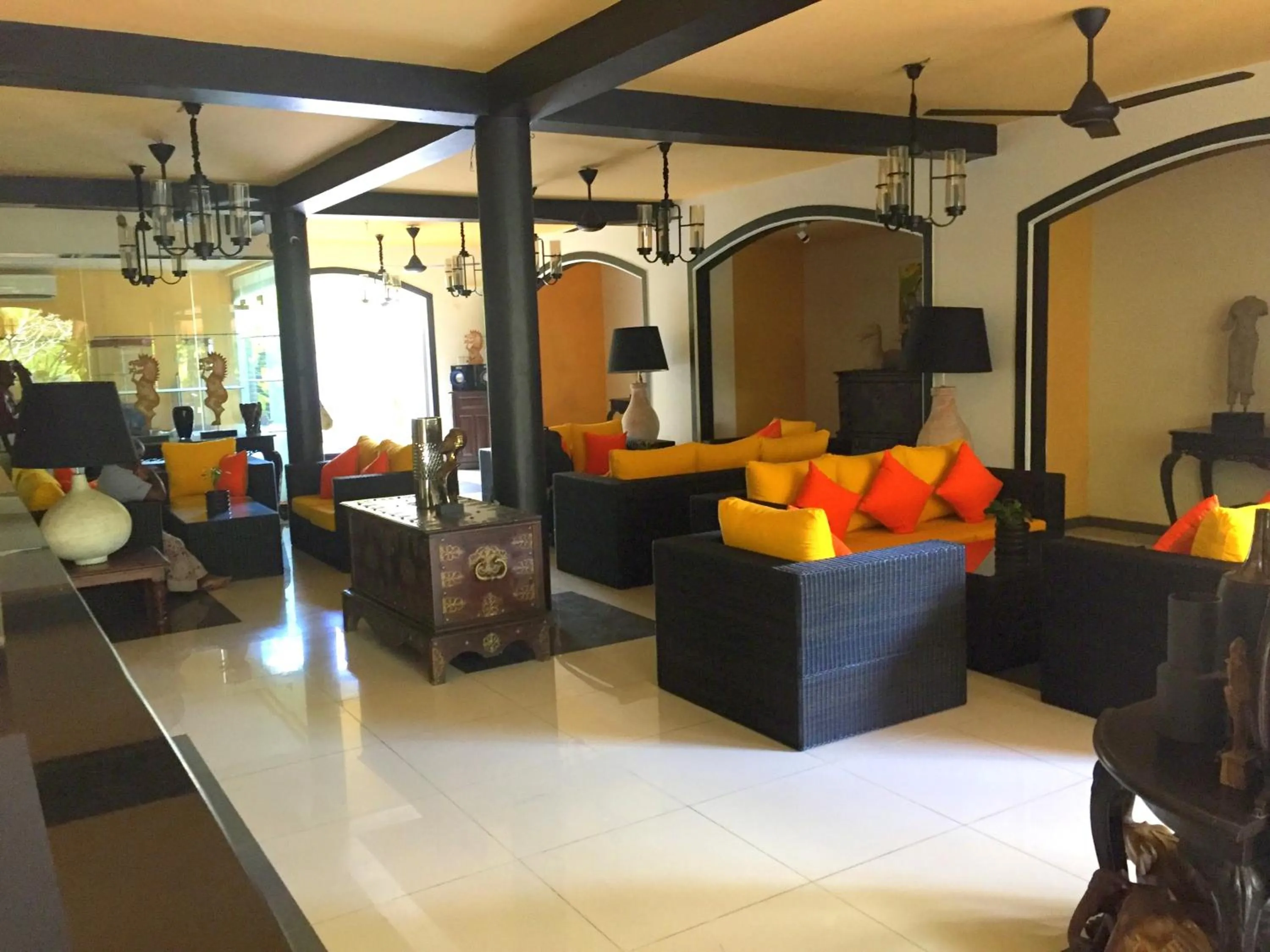 Restaurant/places to eat in Hotel Flower Garden