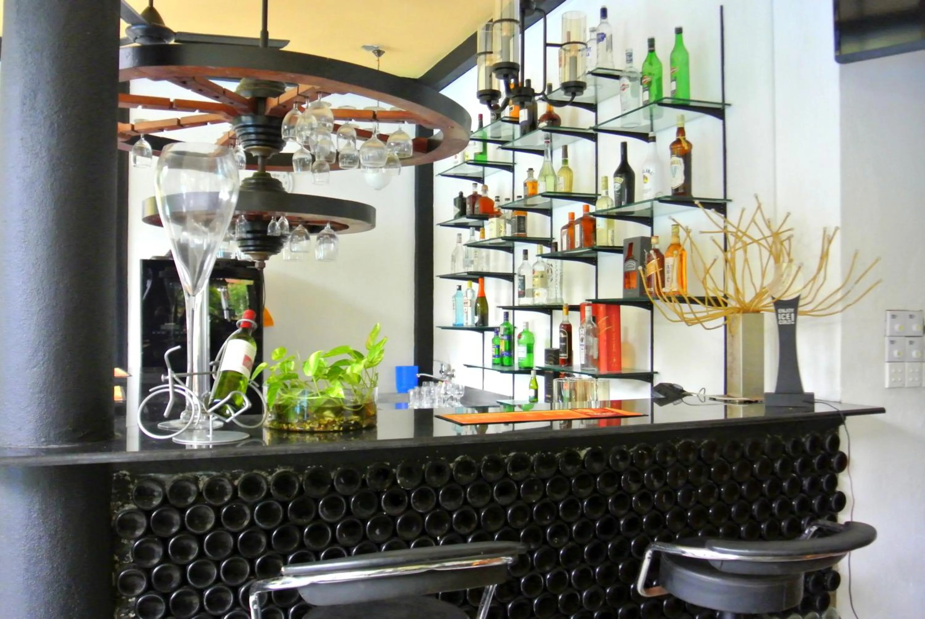 Restaurant/places to eat in Hotel Flower Garden