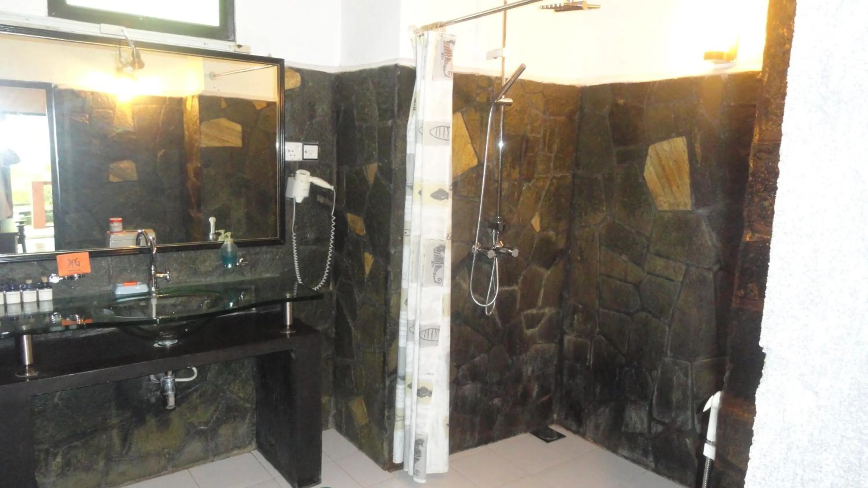 Bathroom in Hotel Flower Garden