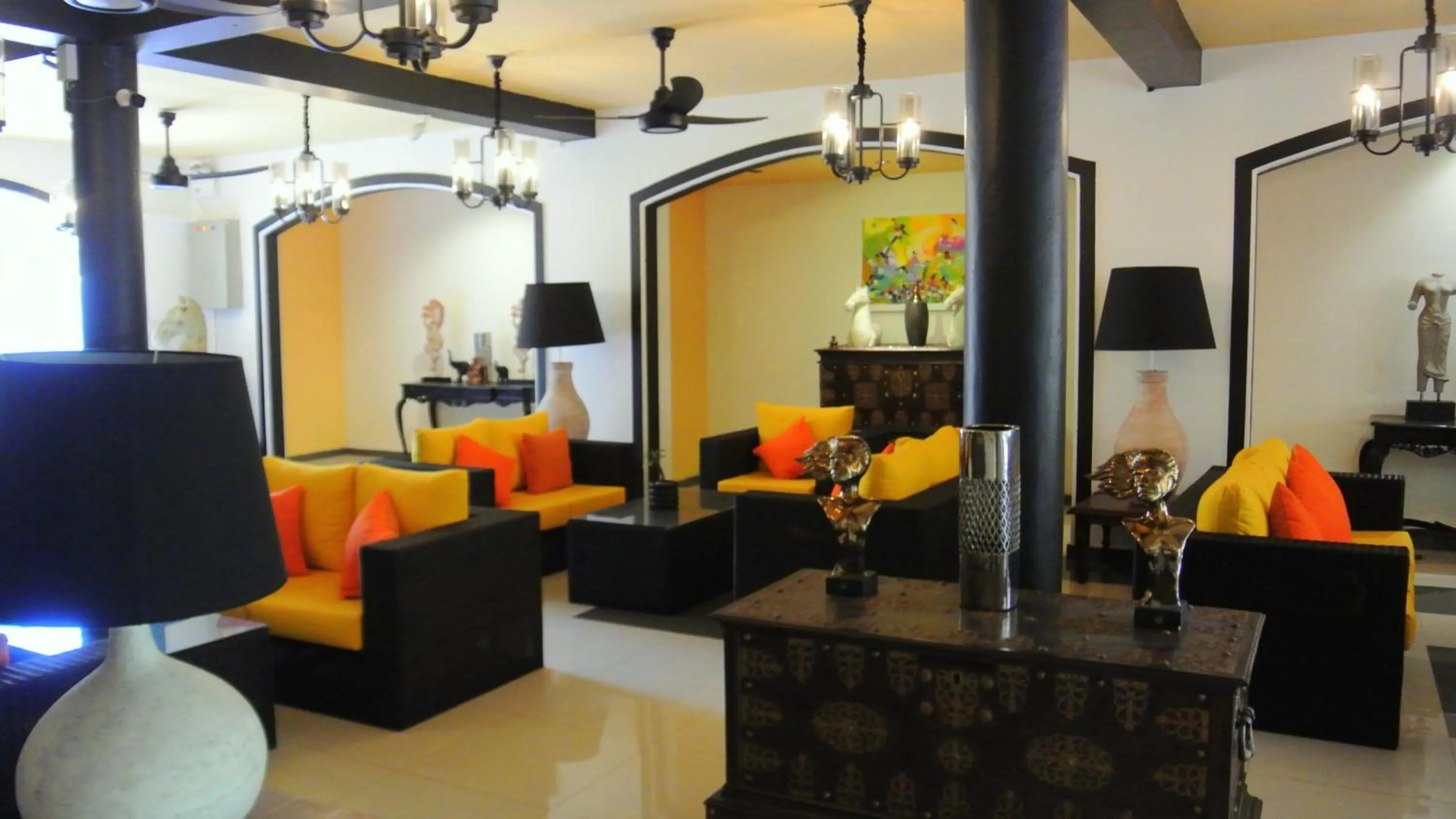 Restaurant/places to eat in Hotel Flower Garden