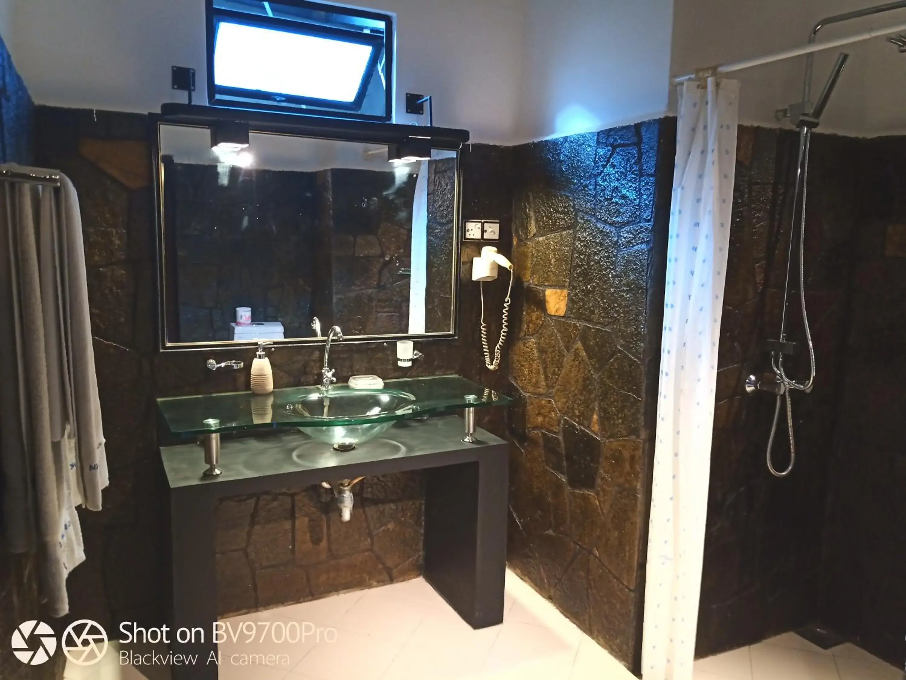 Bathroom in Hotel Flower Garden Bathroom in Hotel Flower Garden