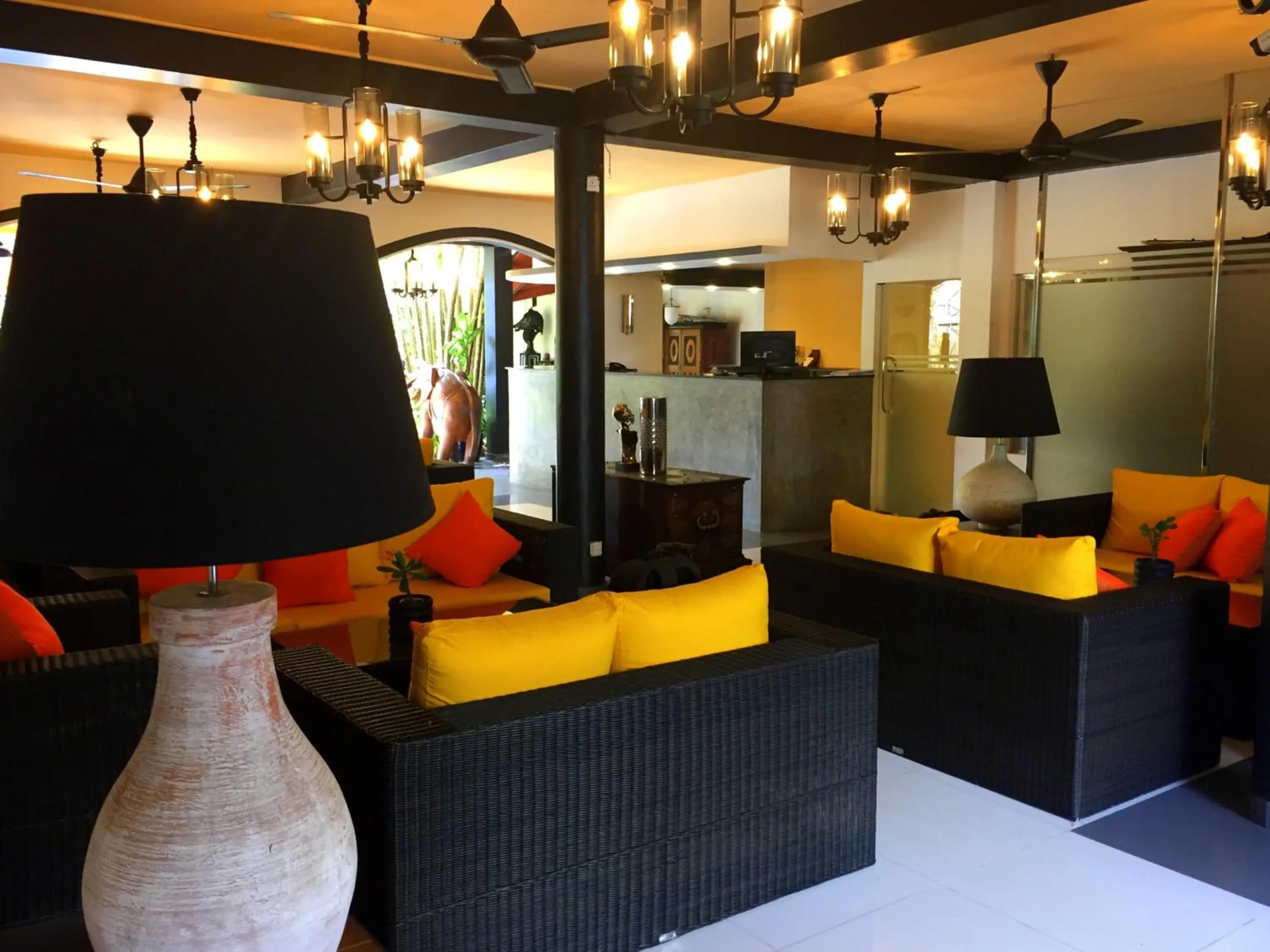 Restaurant/places to eat in Hotel Flower Garden