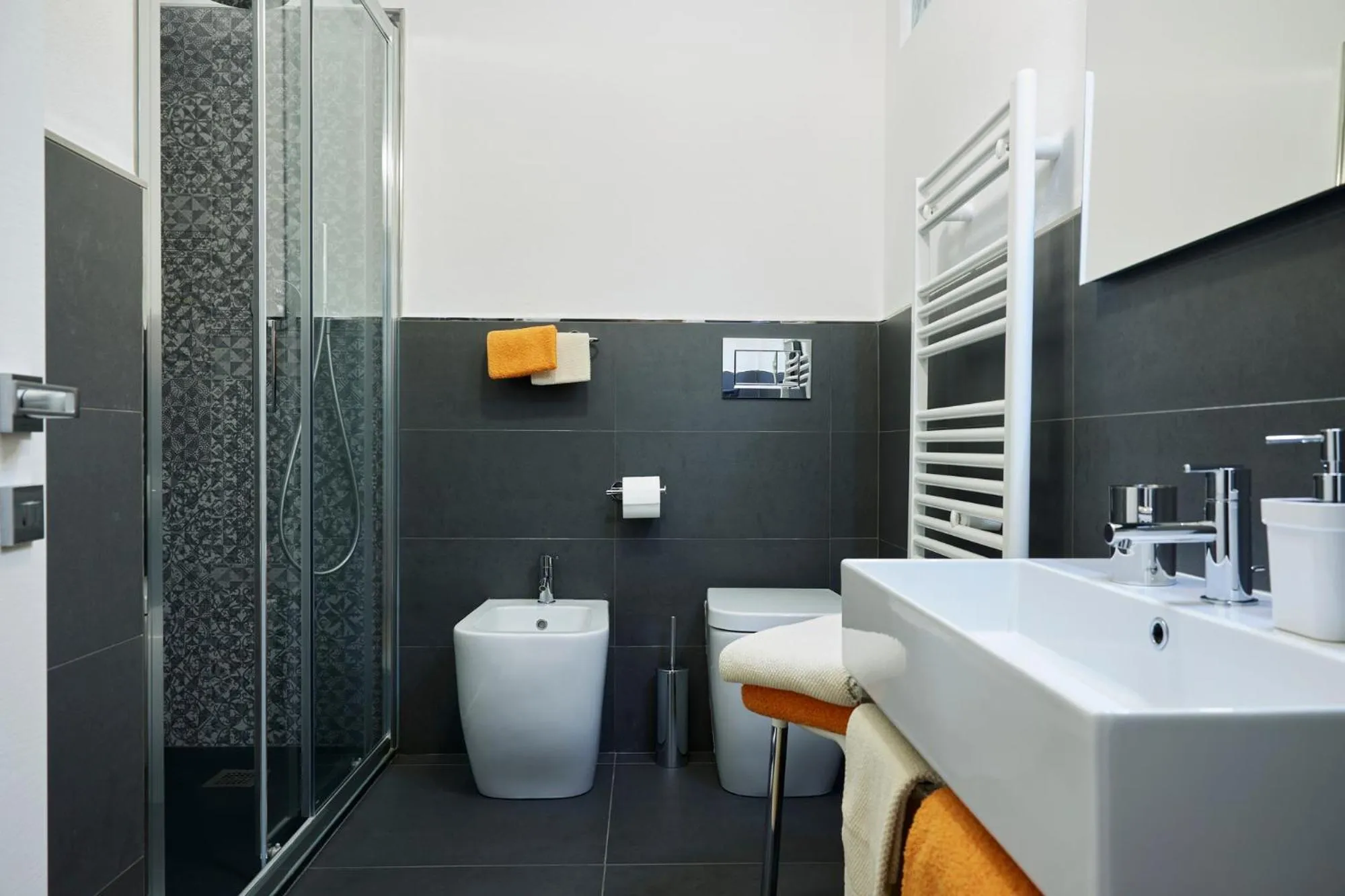 Shower in La Camelia Bianca B&B