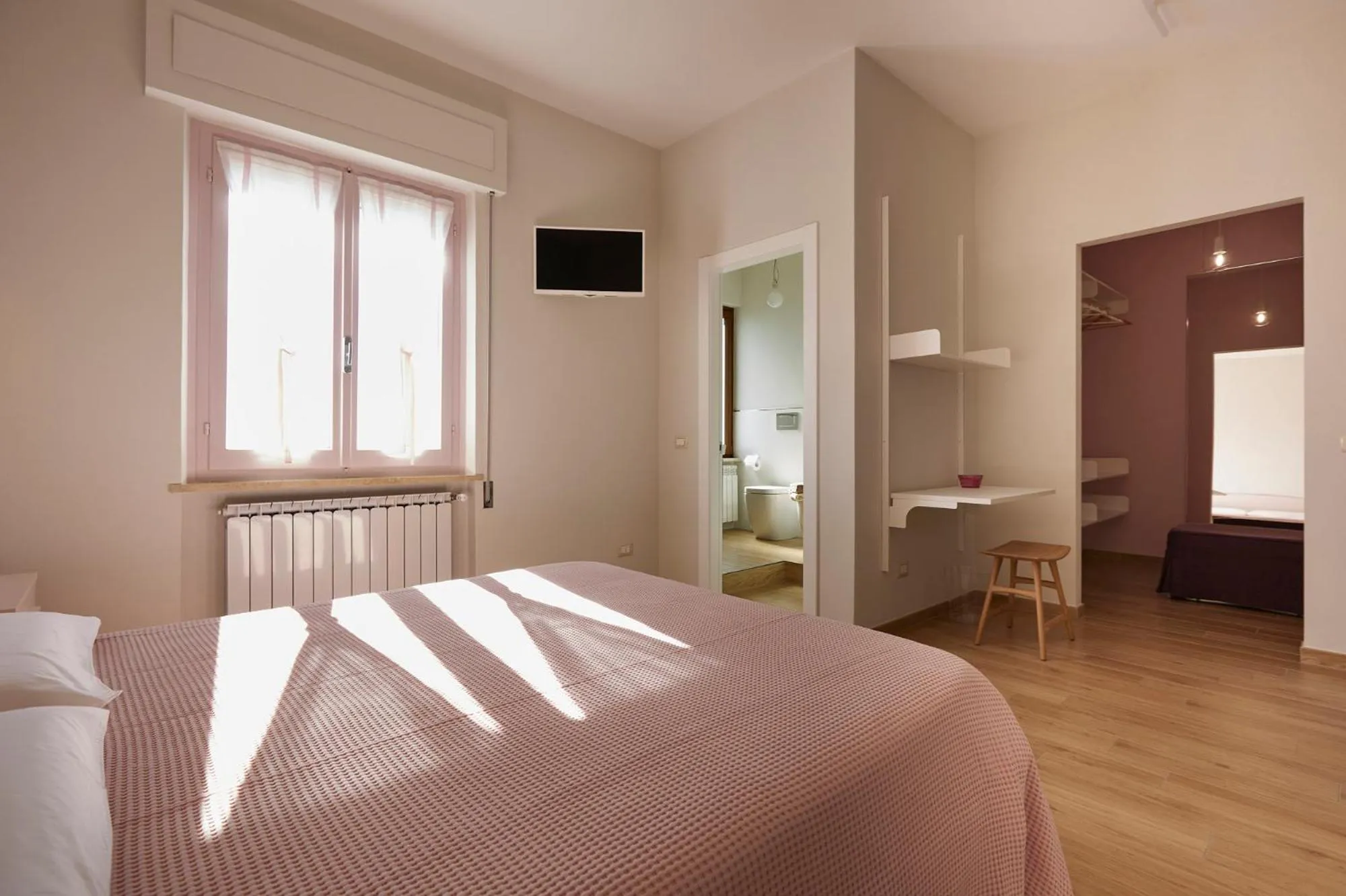 TV and multimedia, Bed in La Camelia Bianca B&B