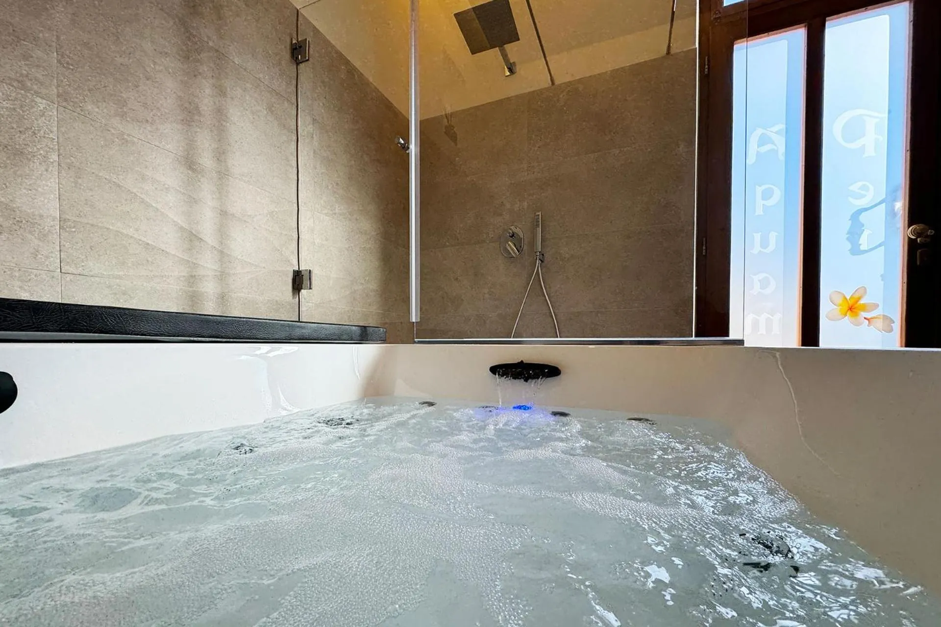 Hot Tub in La Camelia Bianca B&B