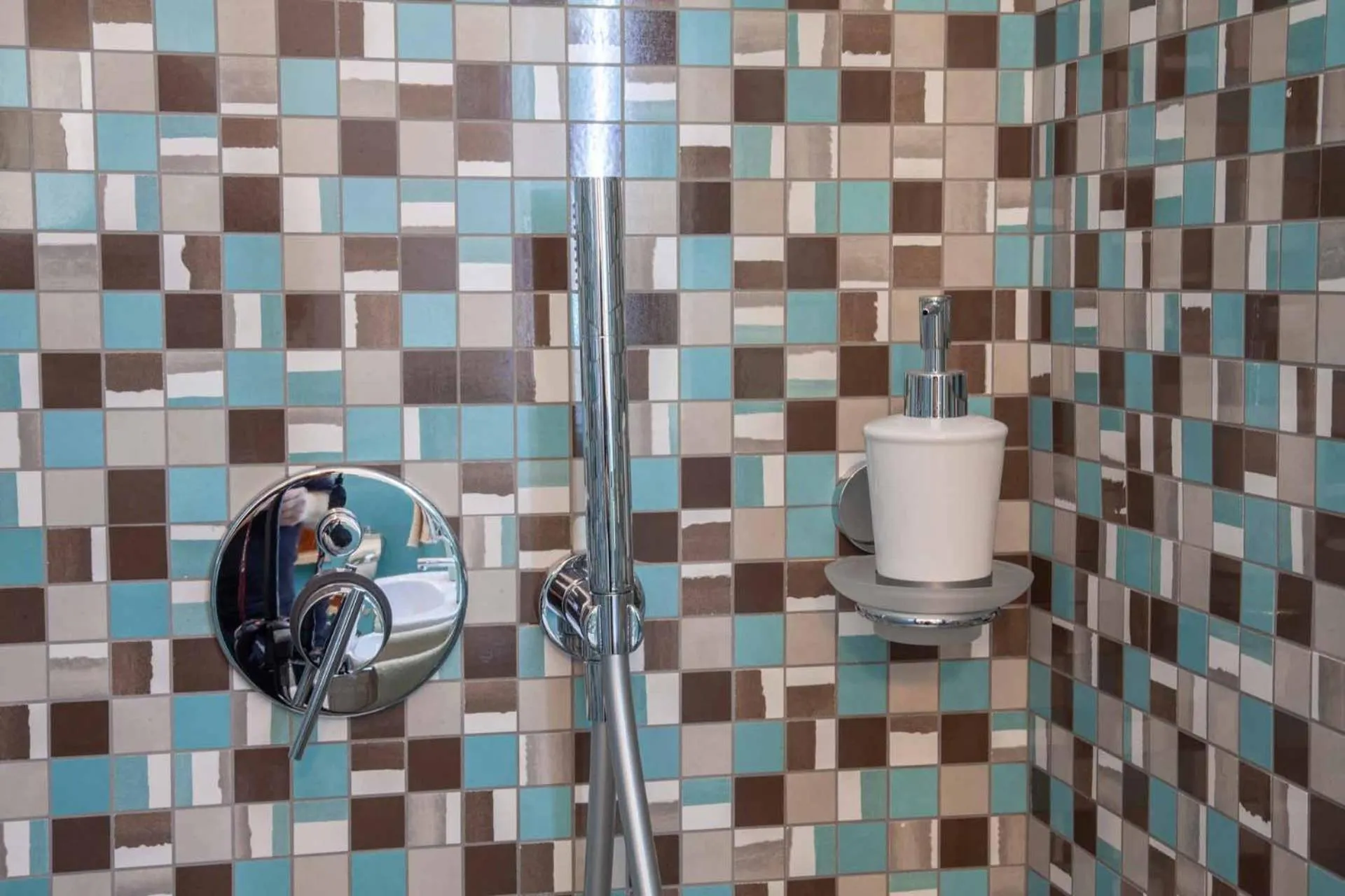 Shower in La Camelia Bianca B&B