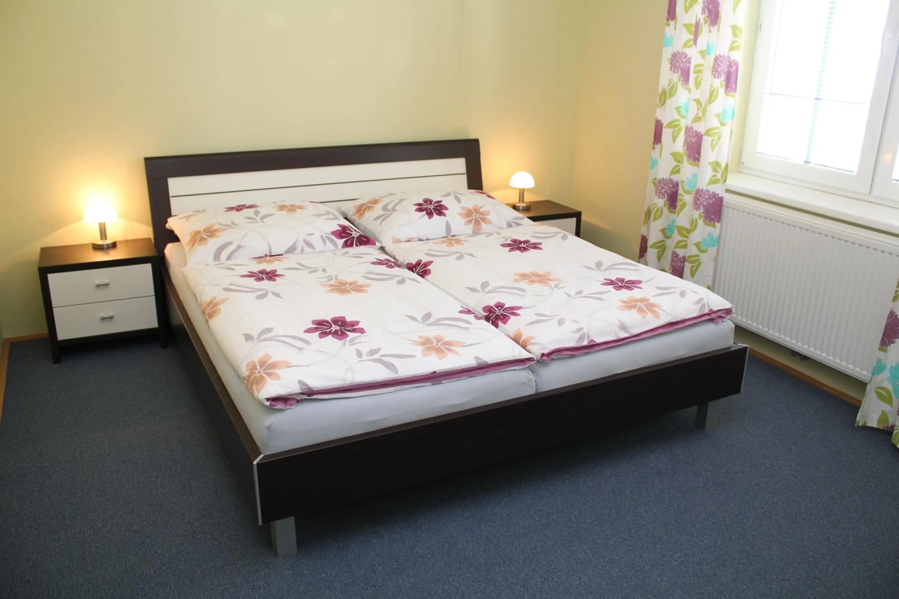 3 rooms Sunny Apartments-Schoenbrunn, 100m2 with balcony