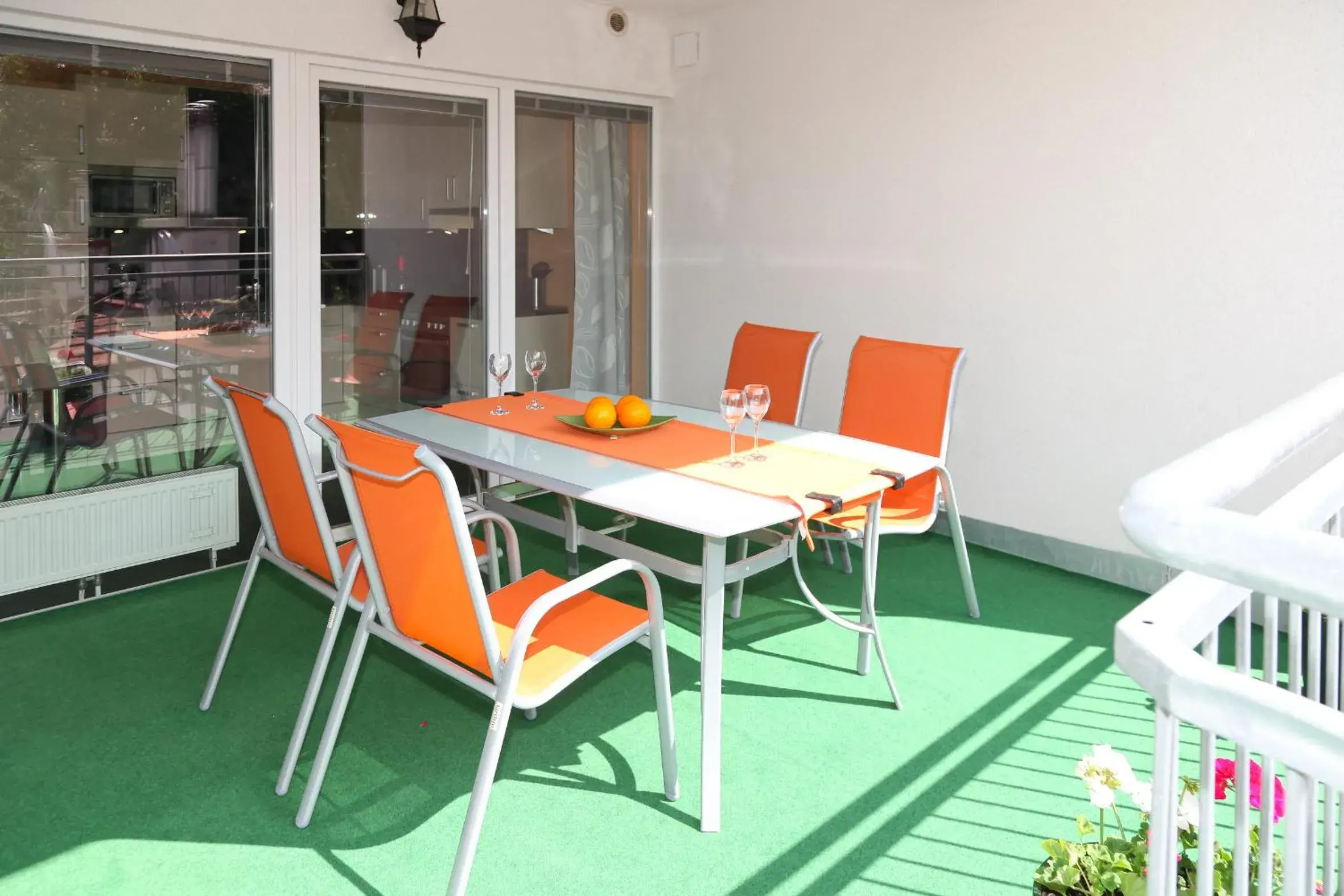 3 rooms Sunny Apartments-Schoenbrunn, 100m2 with balcony 3 rooms Sunny Apartments-Schoenbrunn, 100m2 with balcony