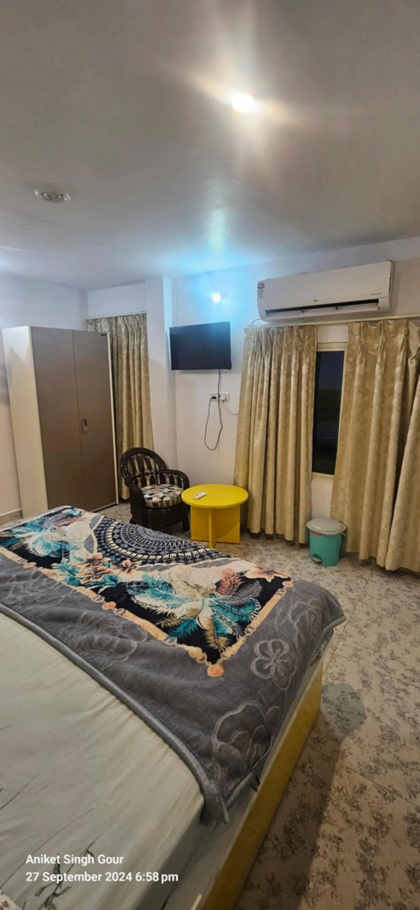 Bed in Best B&B in Orchha