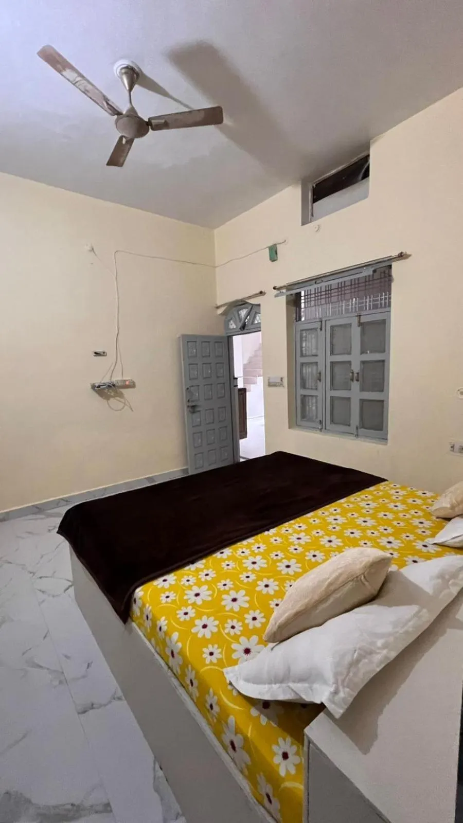Bed in Best B&B in Orchha