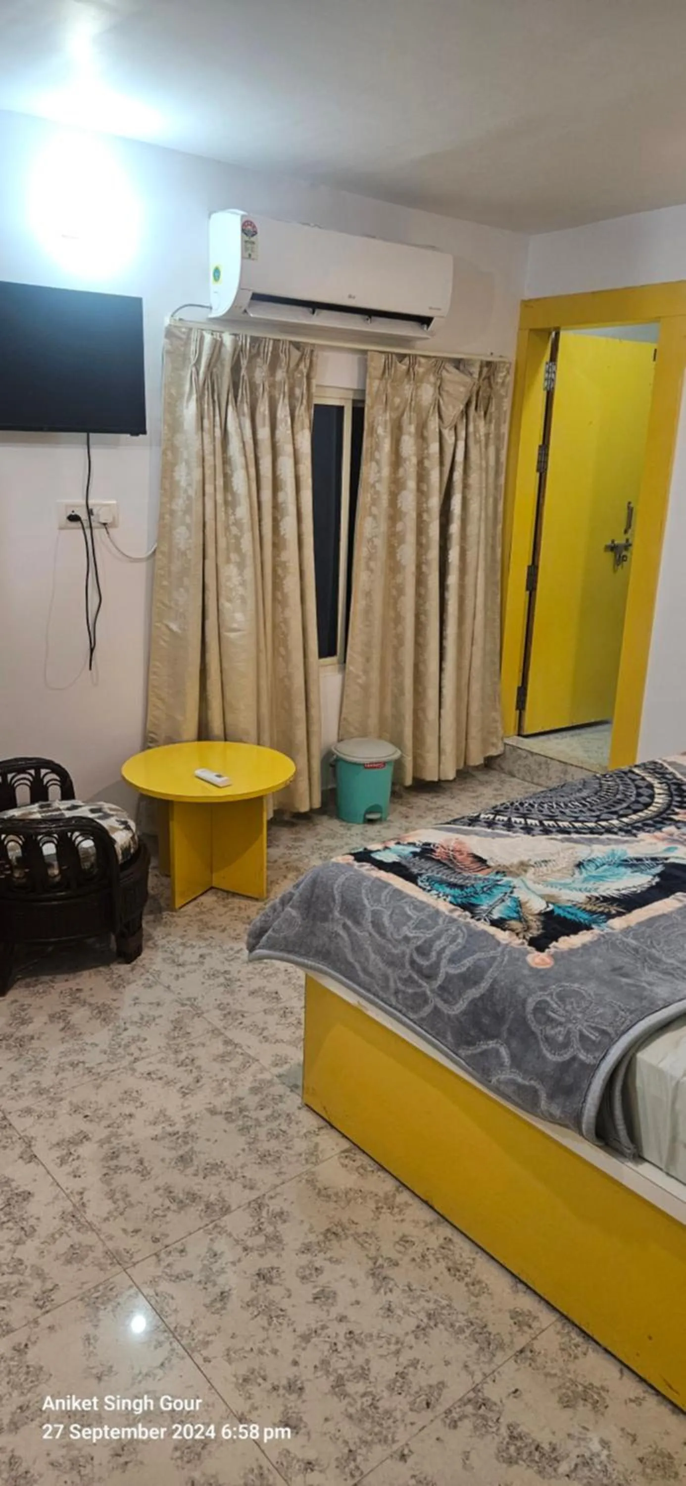 Bed in Best B&B in Orchha