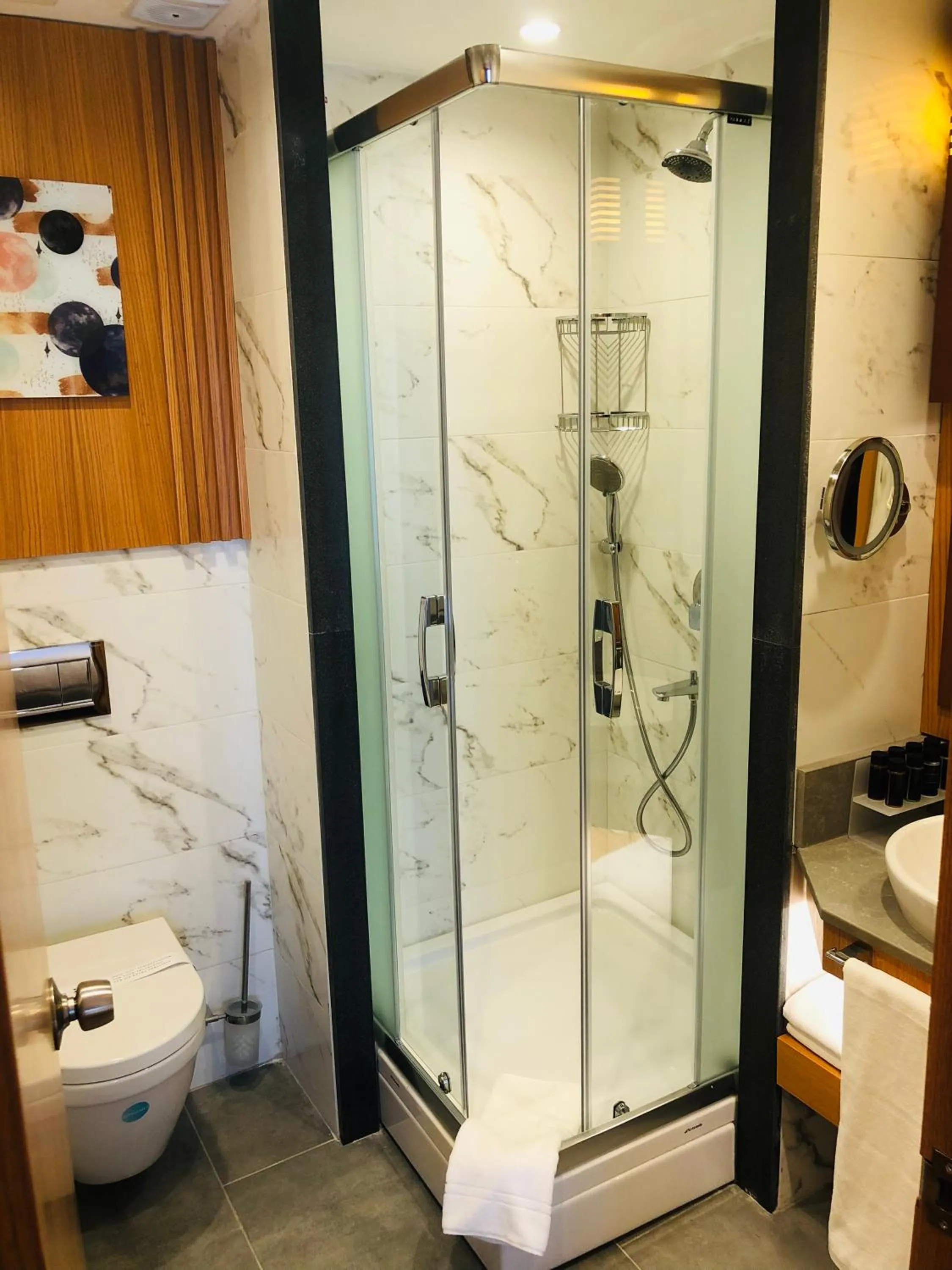 Bathroom in Maywood Hotel