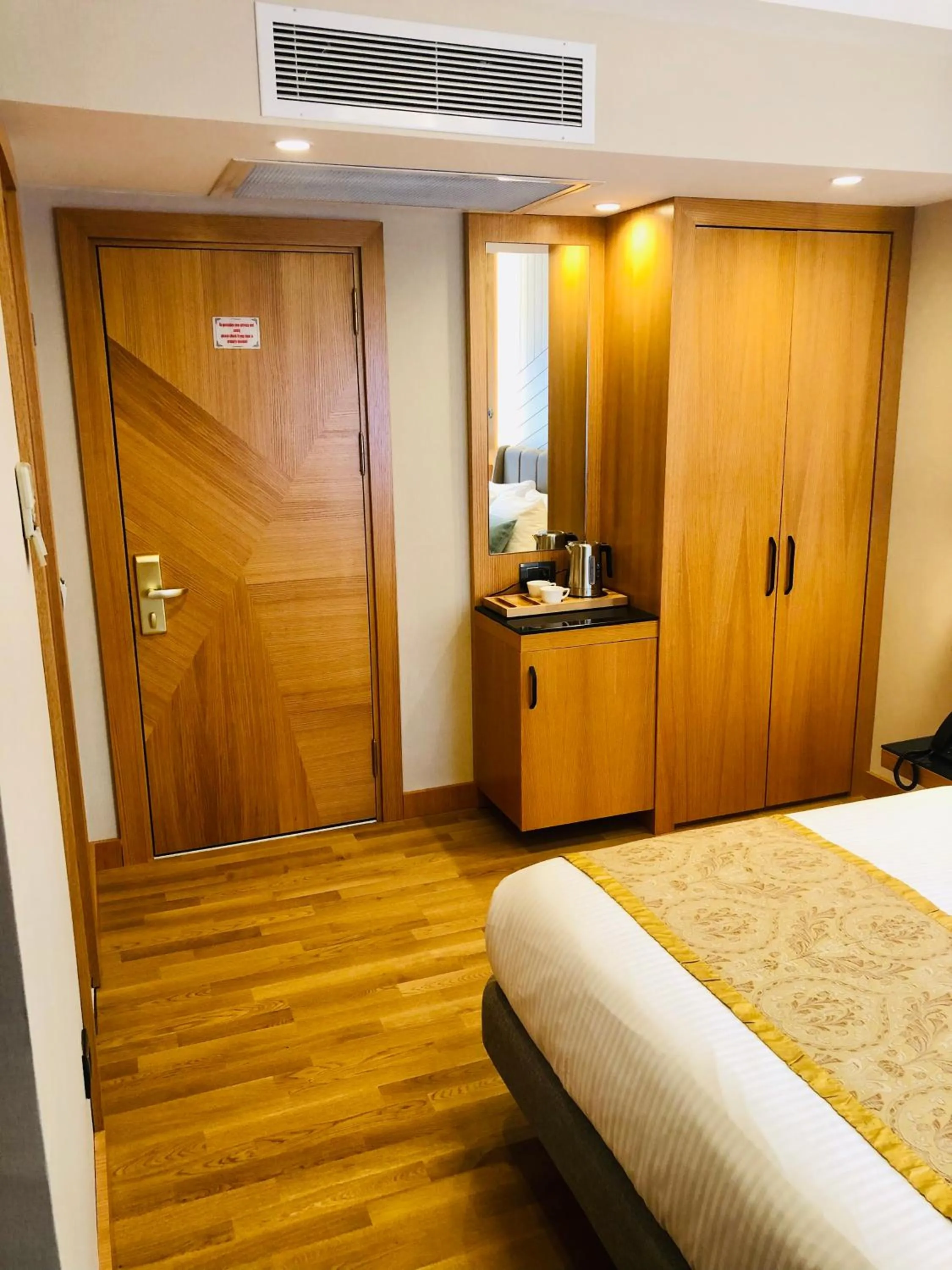 Massage, Bed in Maywood Hotel