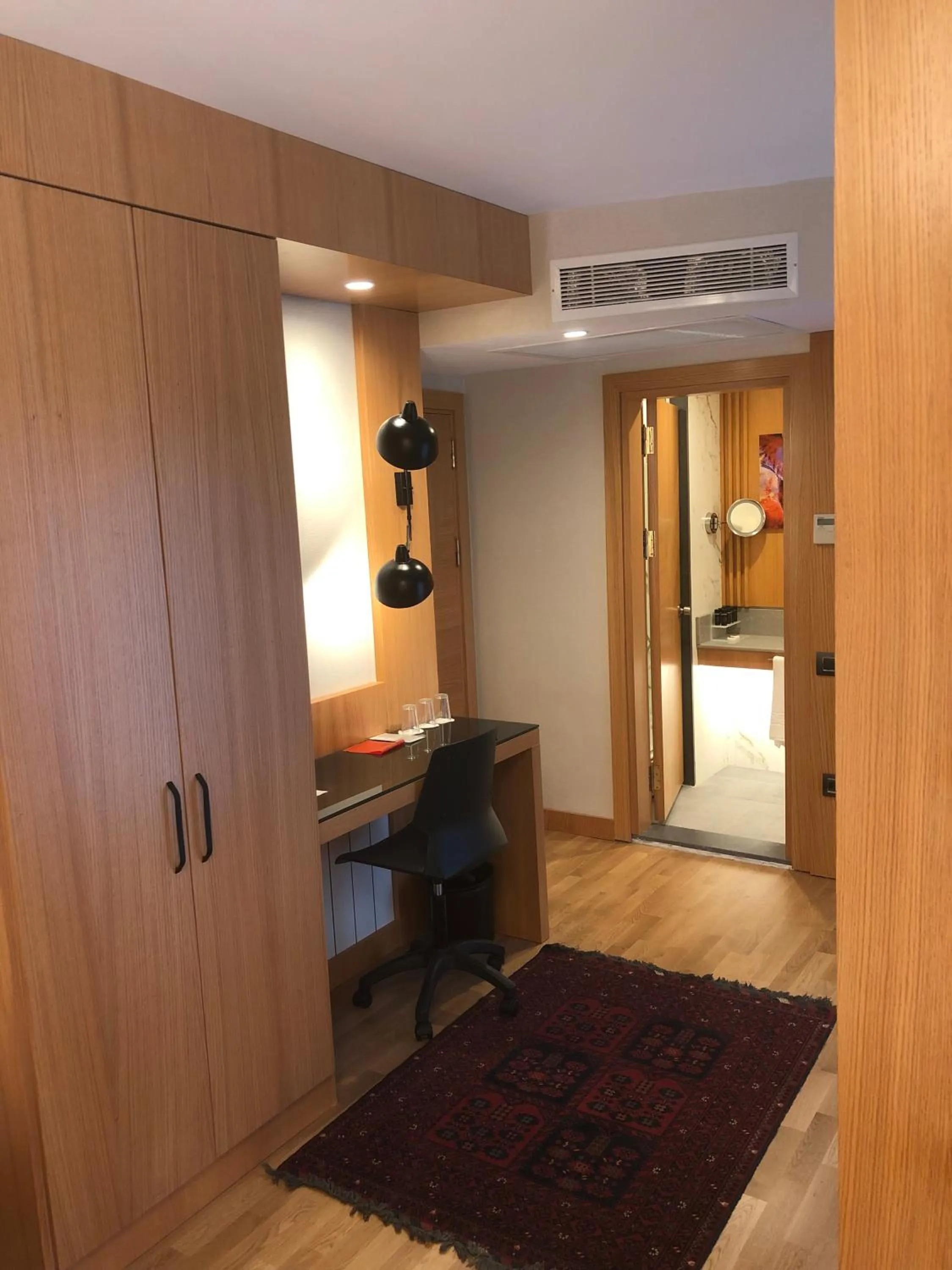 Massage in Maywood Hotel