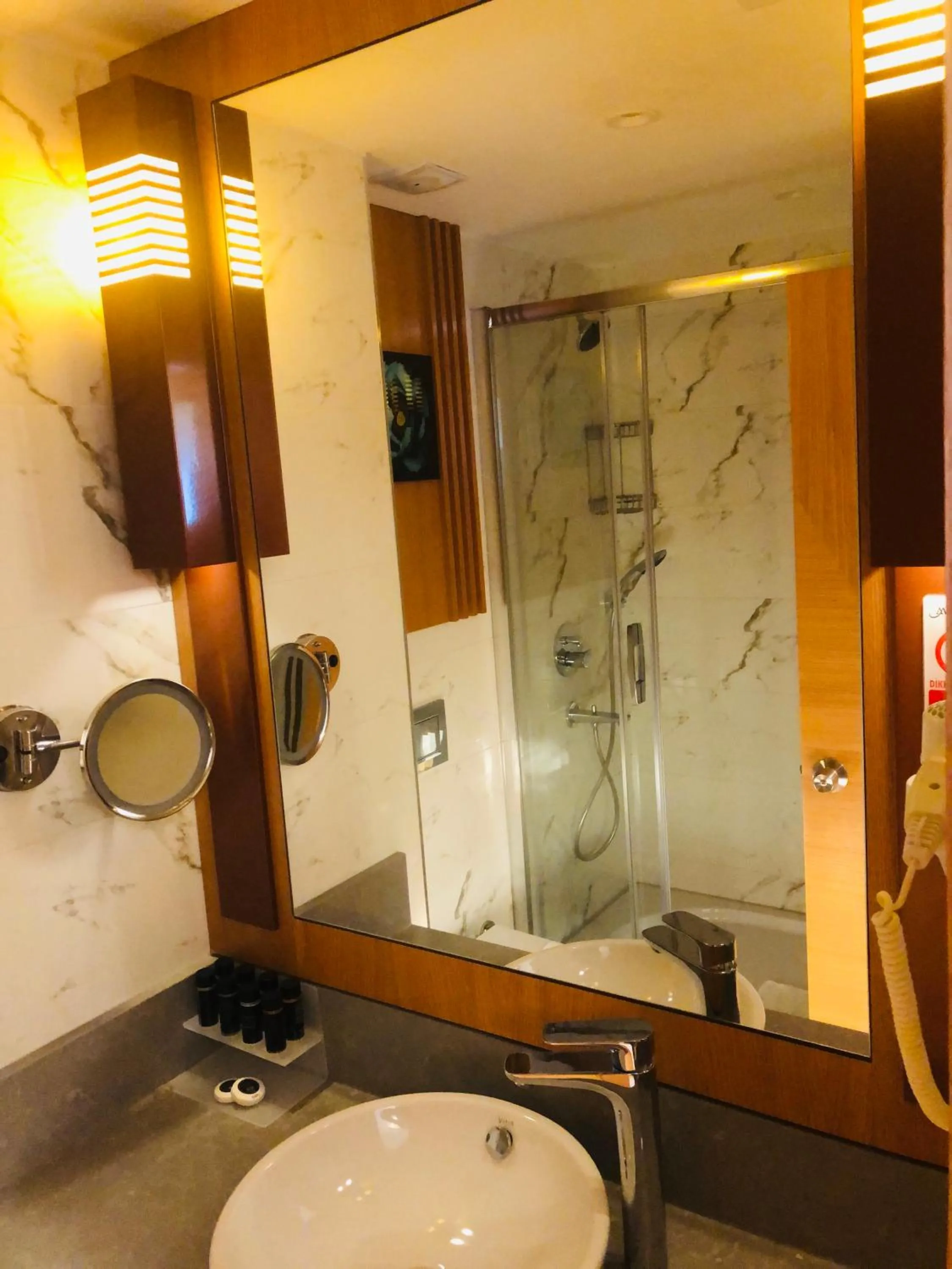 Bathroom in Maywood Hotel