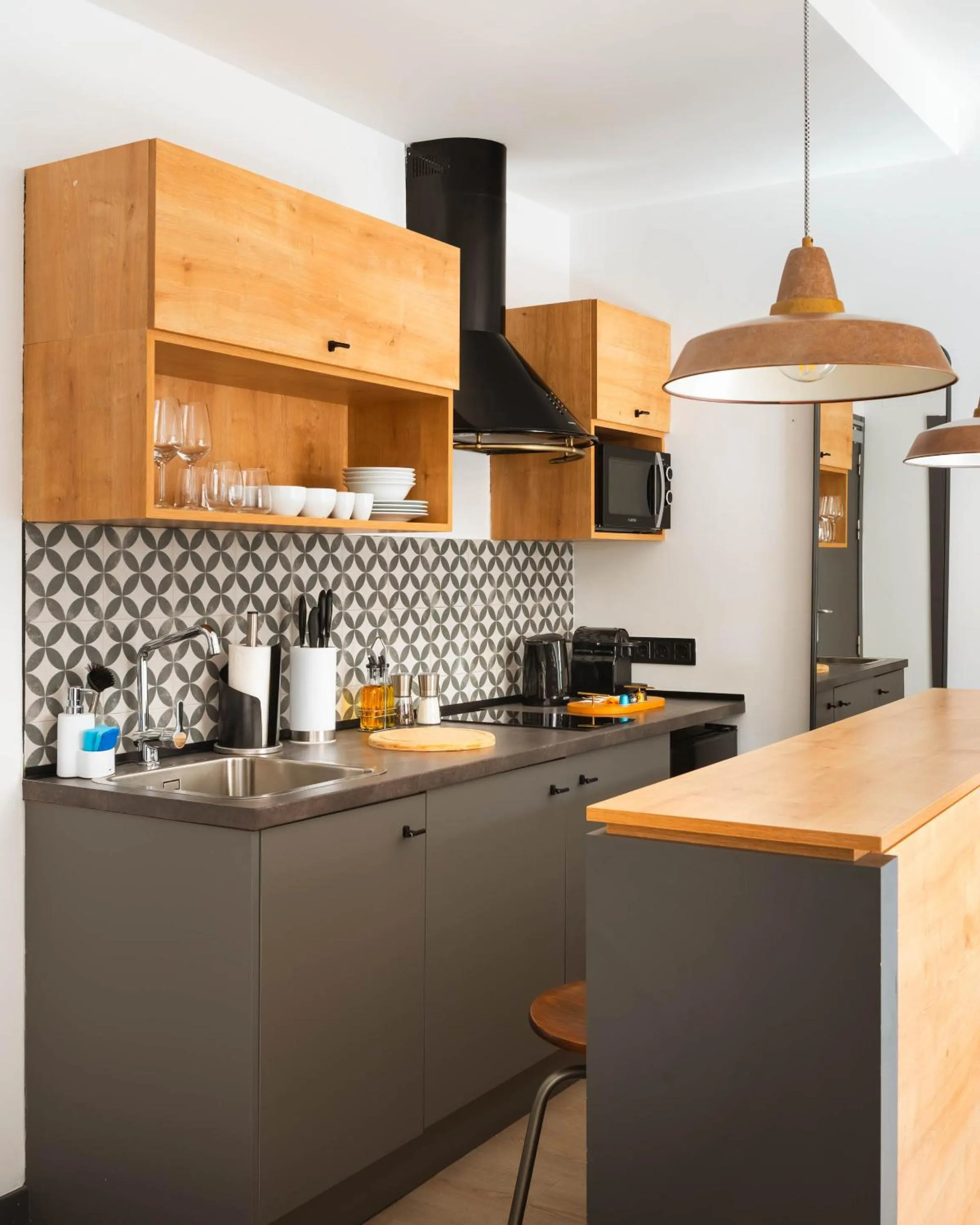 Coffee/tea facilities in Limehome Madrid Calle de la Madera - Digital Access