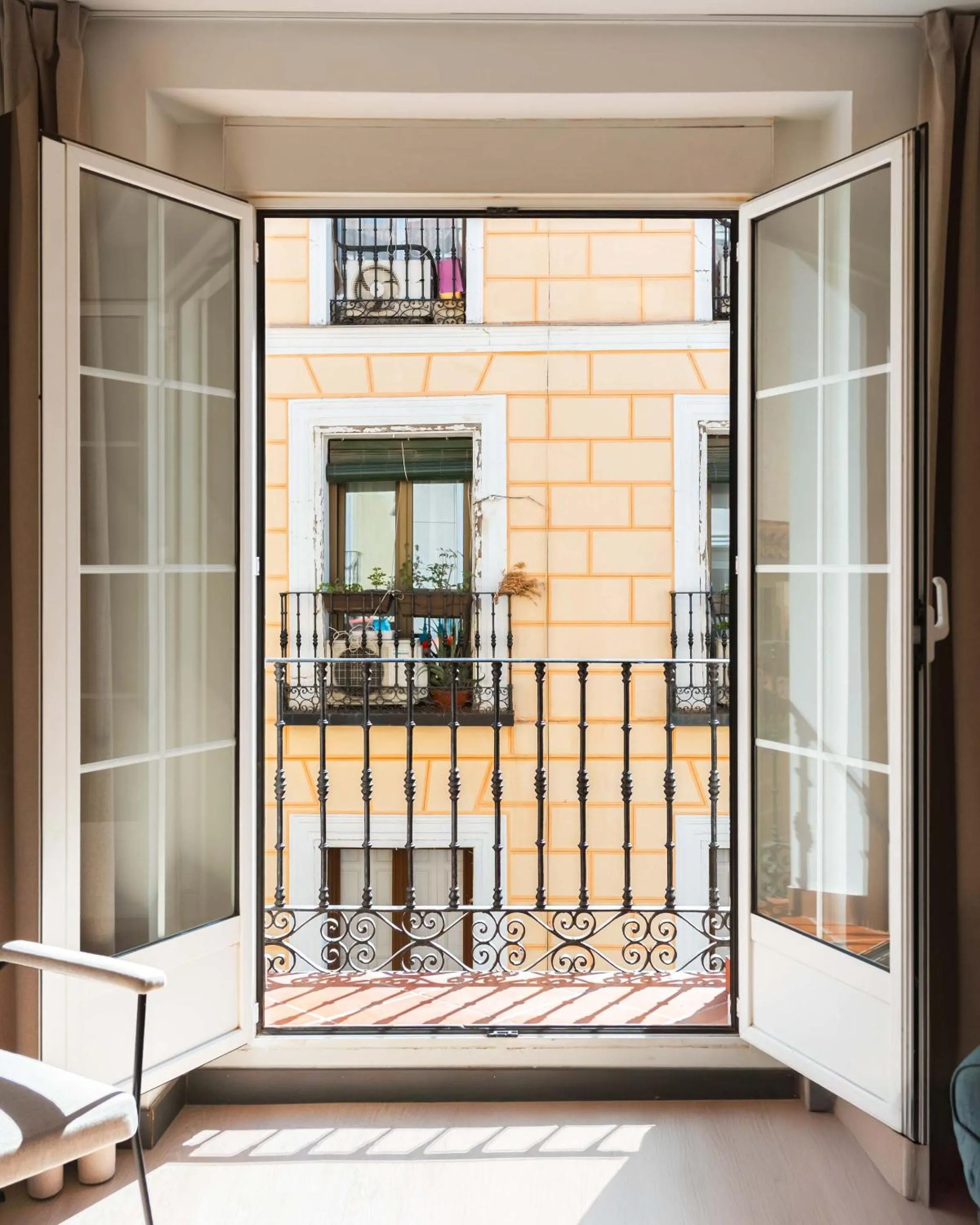 Day in Limehome Madrid Calle de la Madera - Digital Access