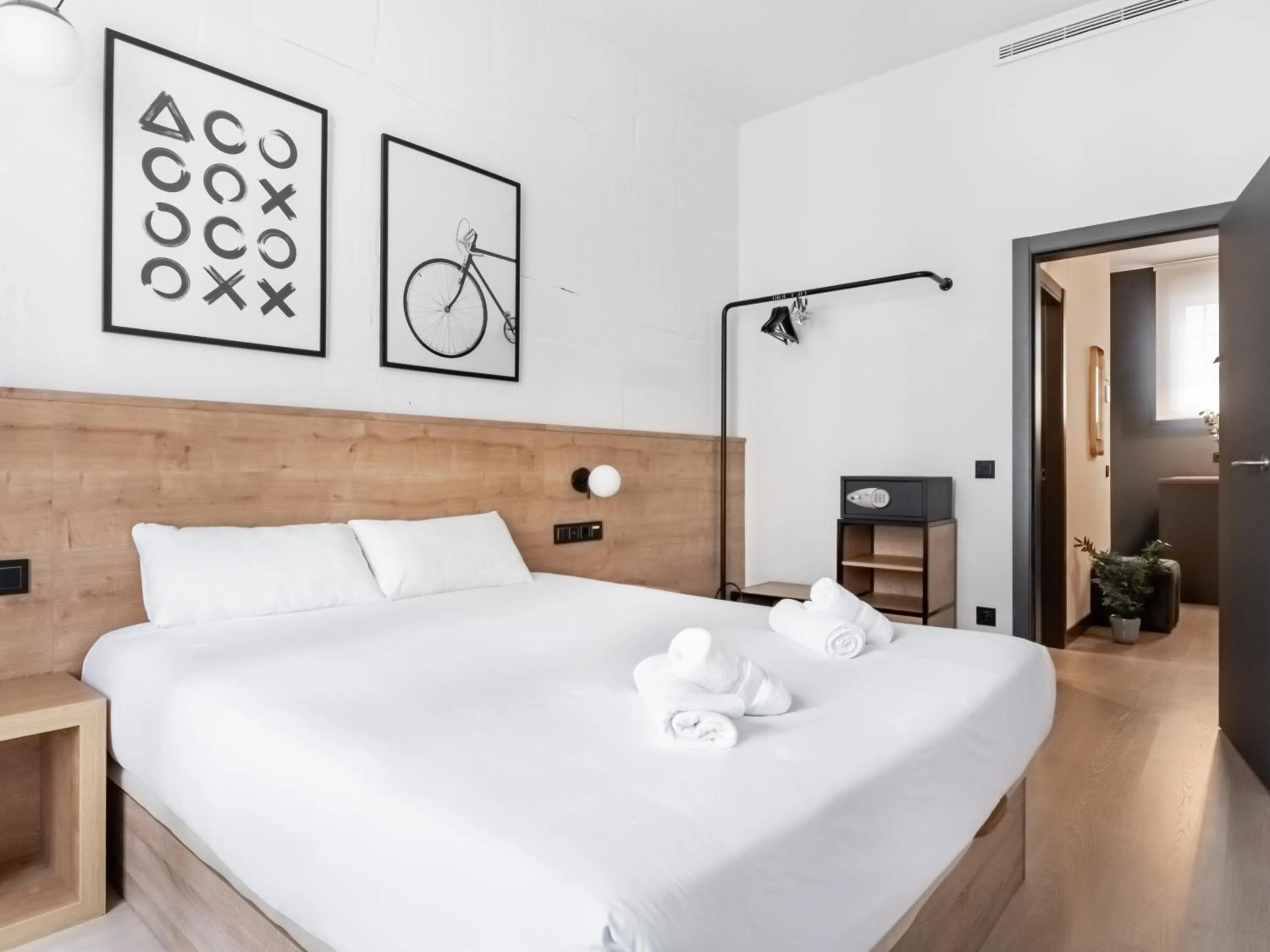One-Bedroom Apartment XL + balcony in Limehome Madrid Calle de la Madera - Digital Access