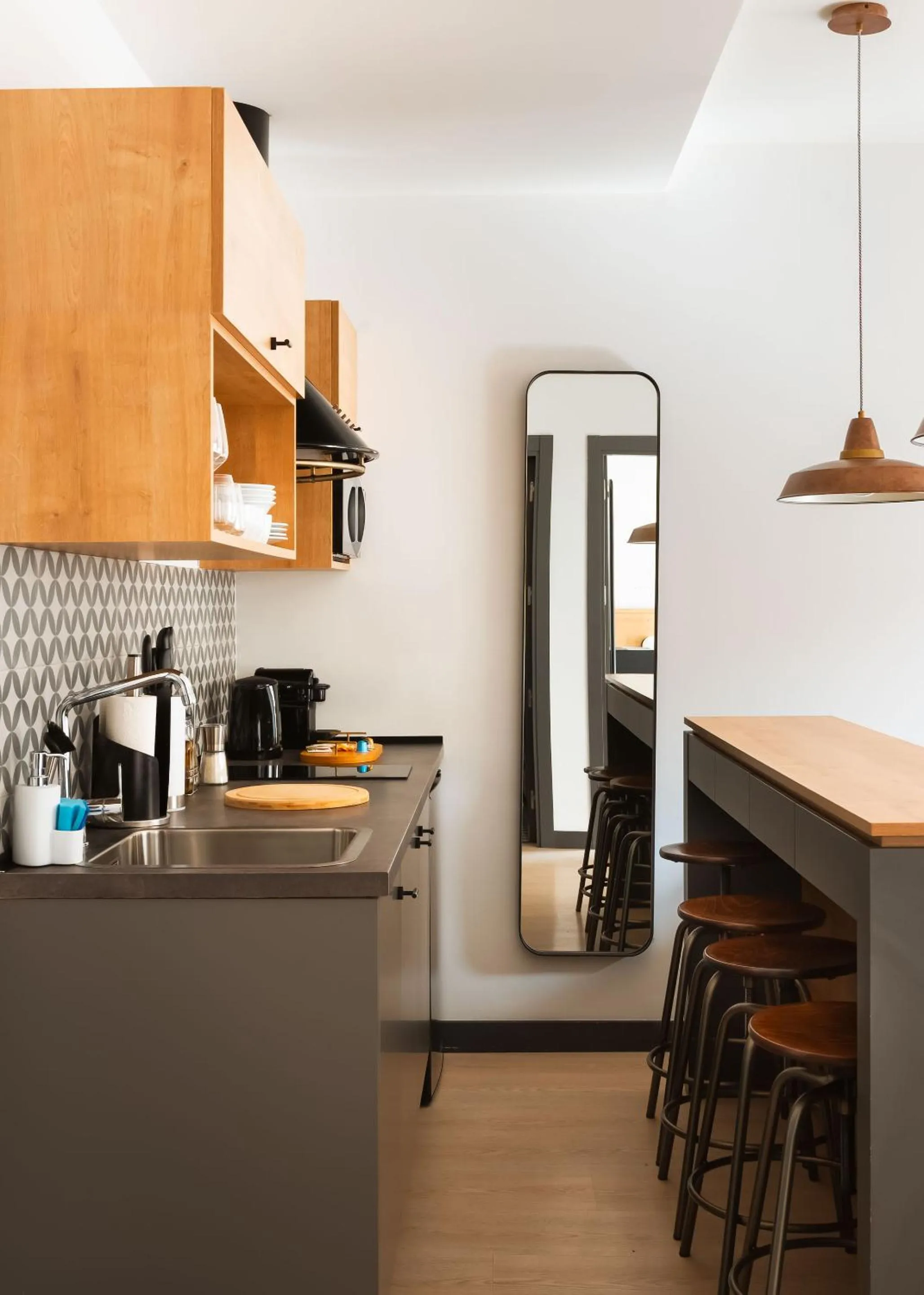 Coffee/tea facilities in Limehome Madrid Calle de la Madera - Digital Access