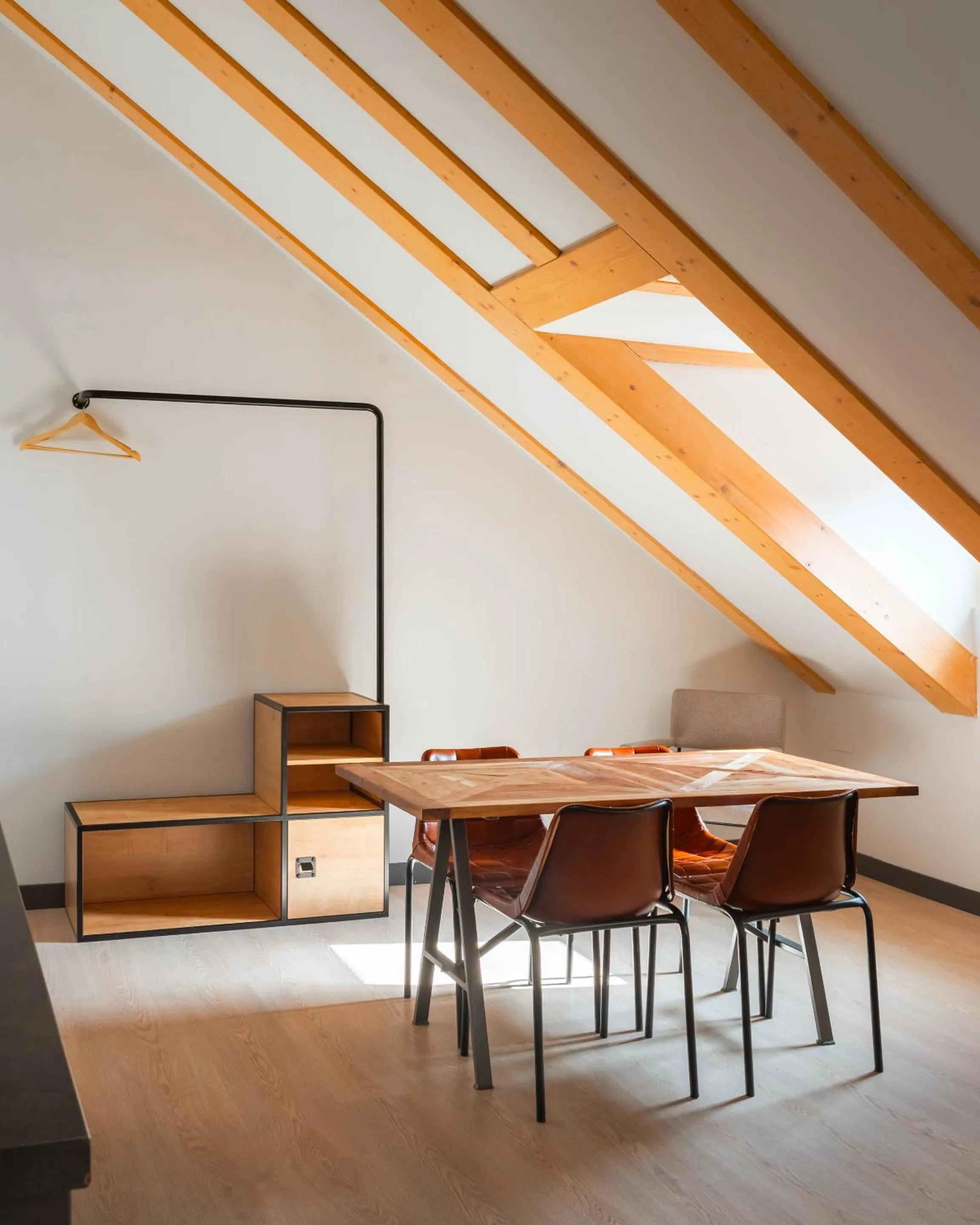 Living room in Limehome Madrid Calle de la Madera - Digital Access