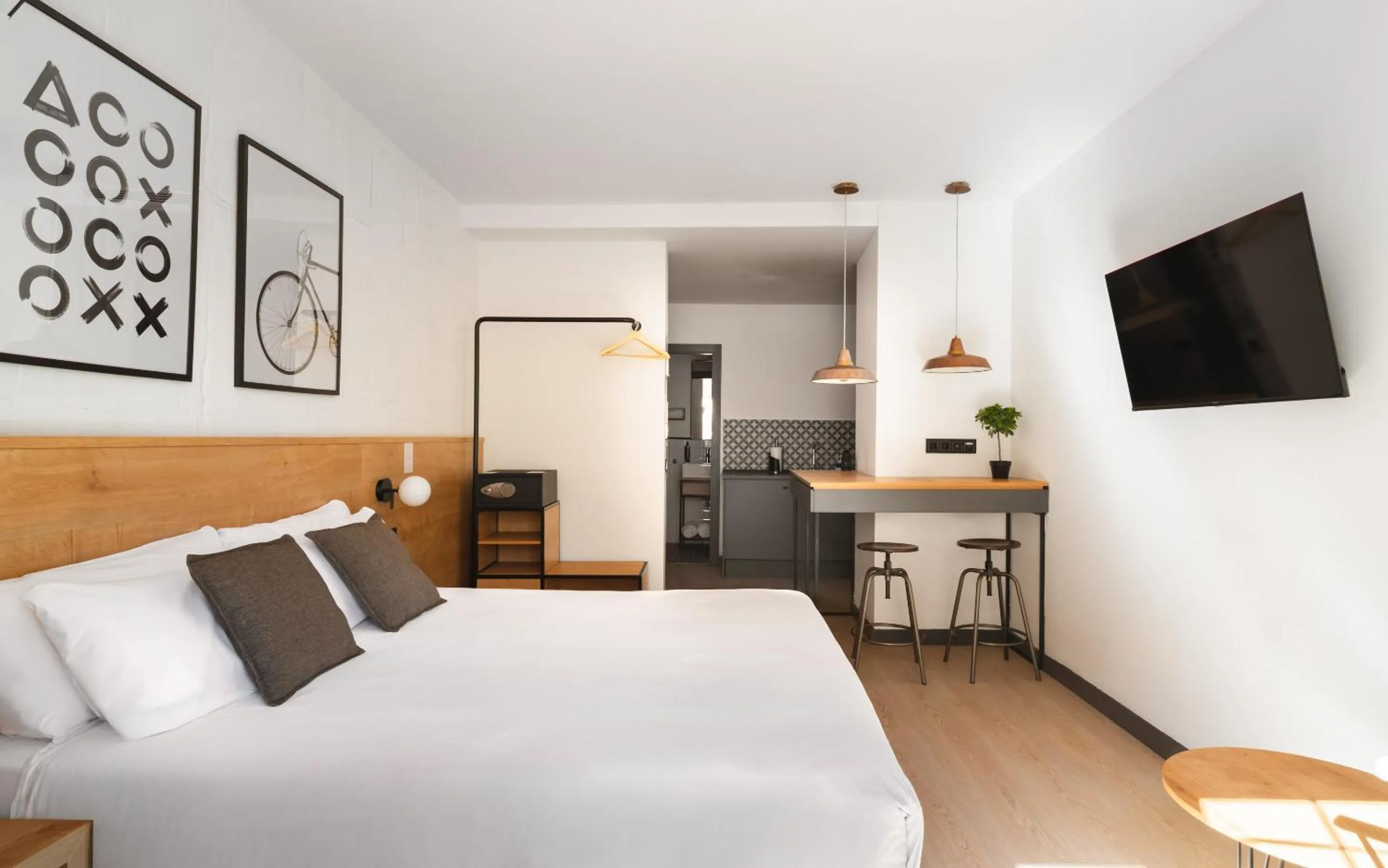 Bed in Limehome Madrid Calle de la Madera - Digital Access