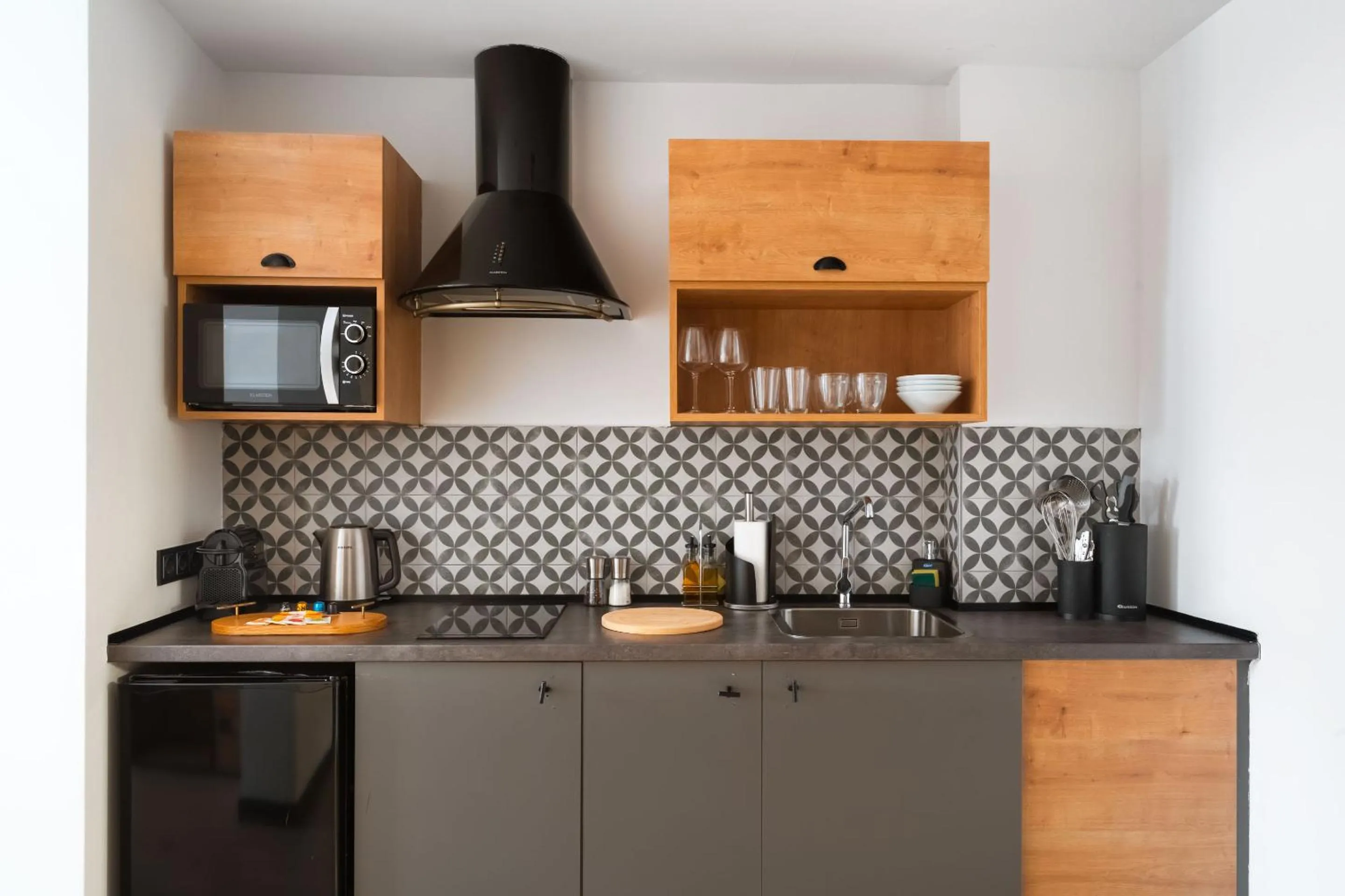 Coffee/tea facilities in Limehome Madrid Calle de la Madera - Digital Access