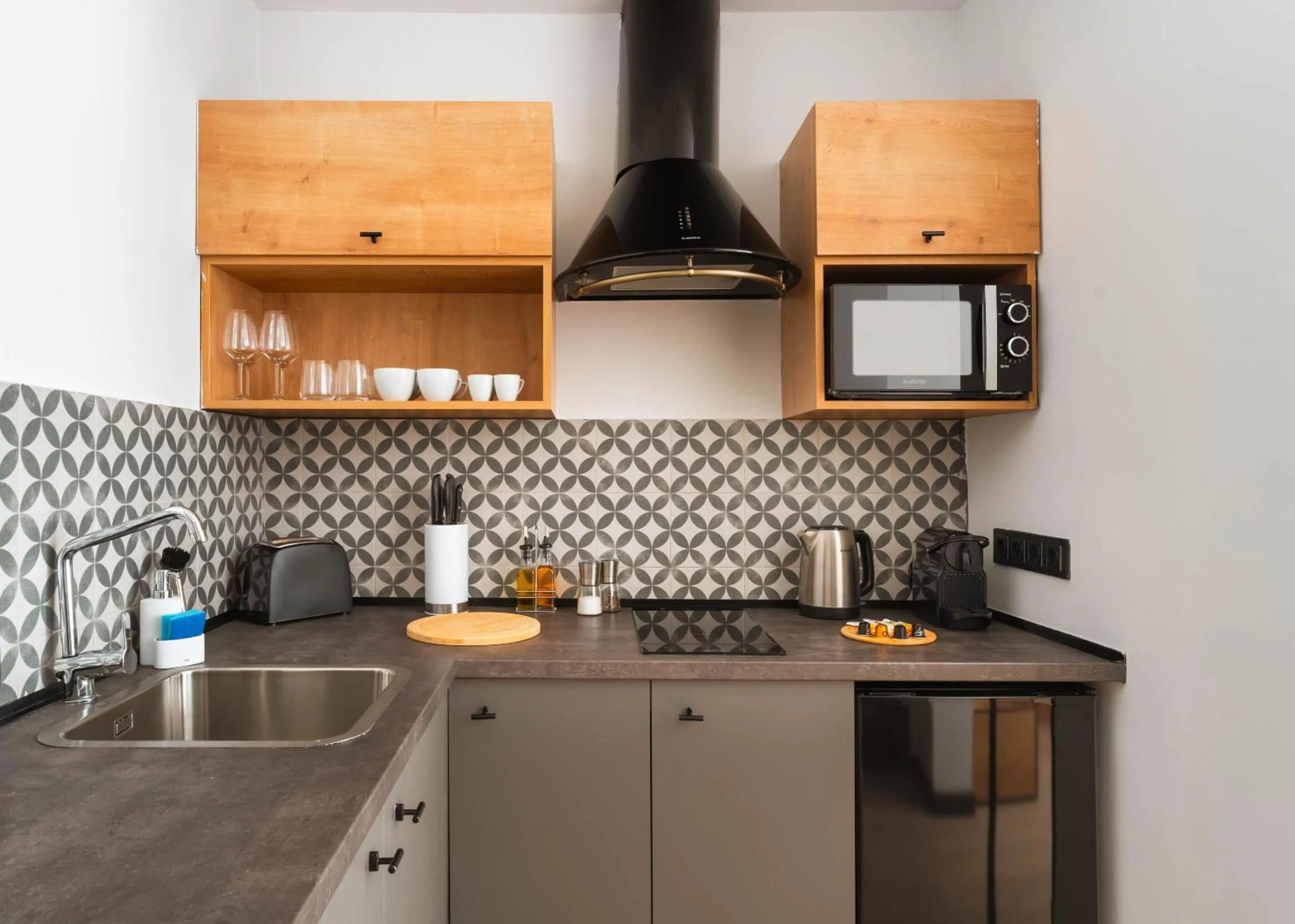 Coffee/tea facilities in Limehome Madrid Calle de la Madera - Digital Access