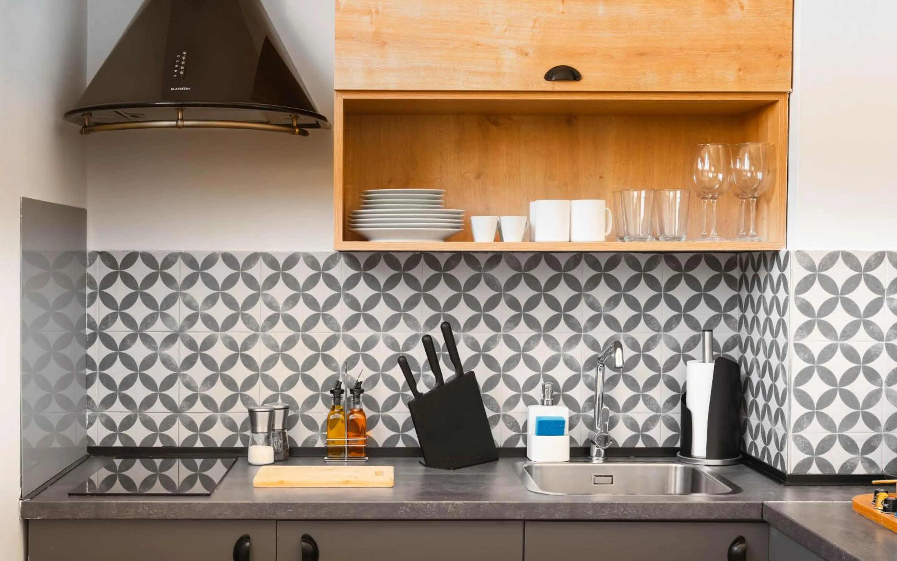 Coffee/tea facilities in Limehome Madrid Calle de la Madera - Digital Access