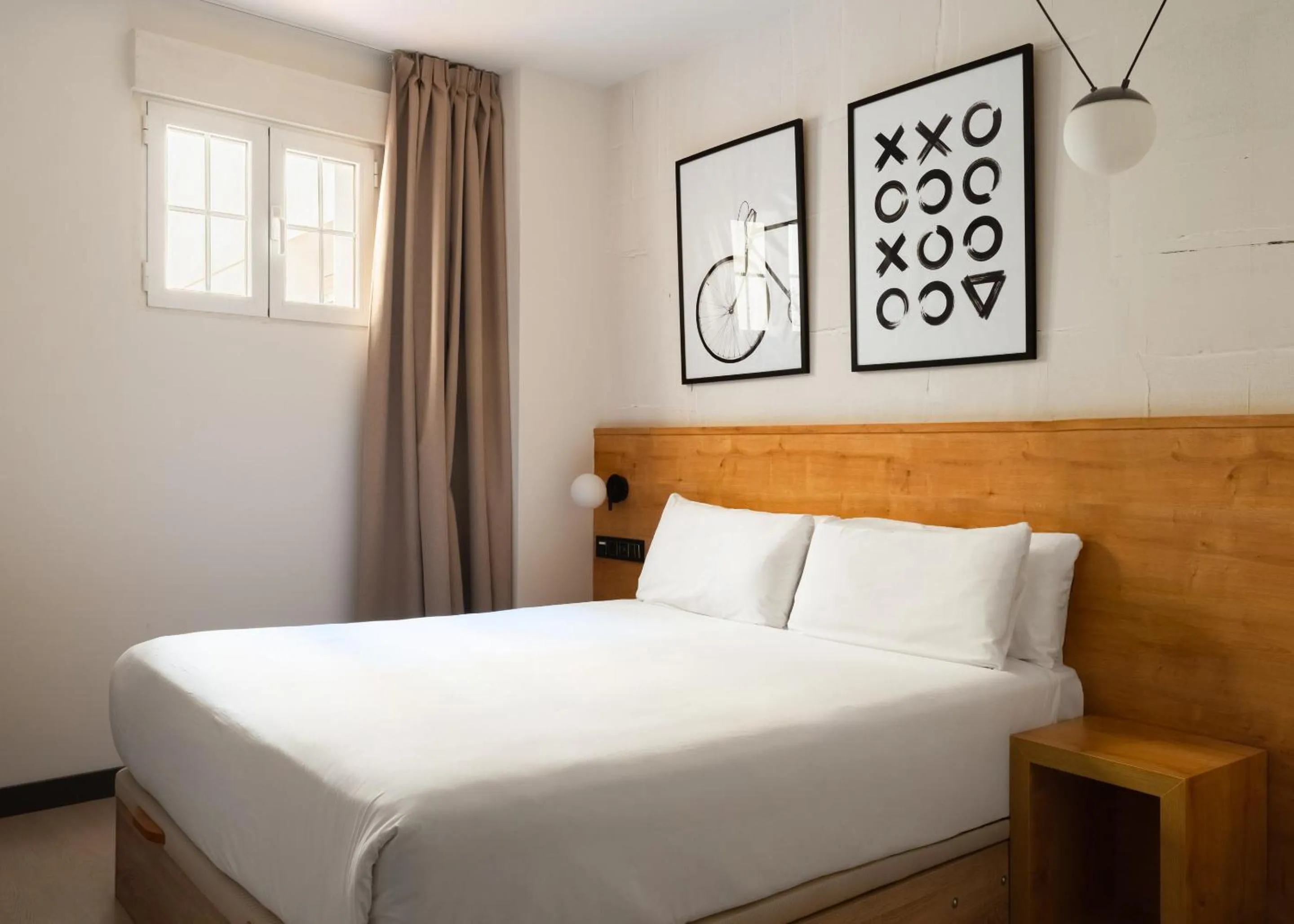 Bed in Limehome Madrid Calle de la Madera - Digital Access