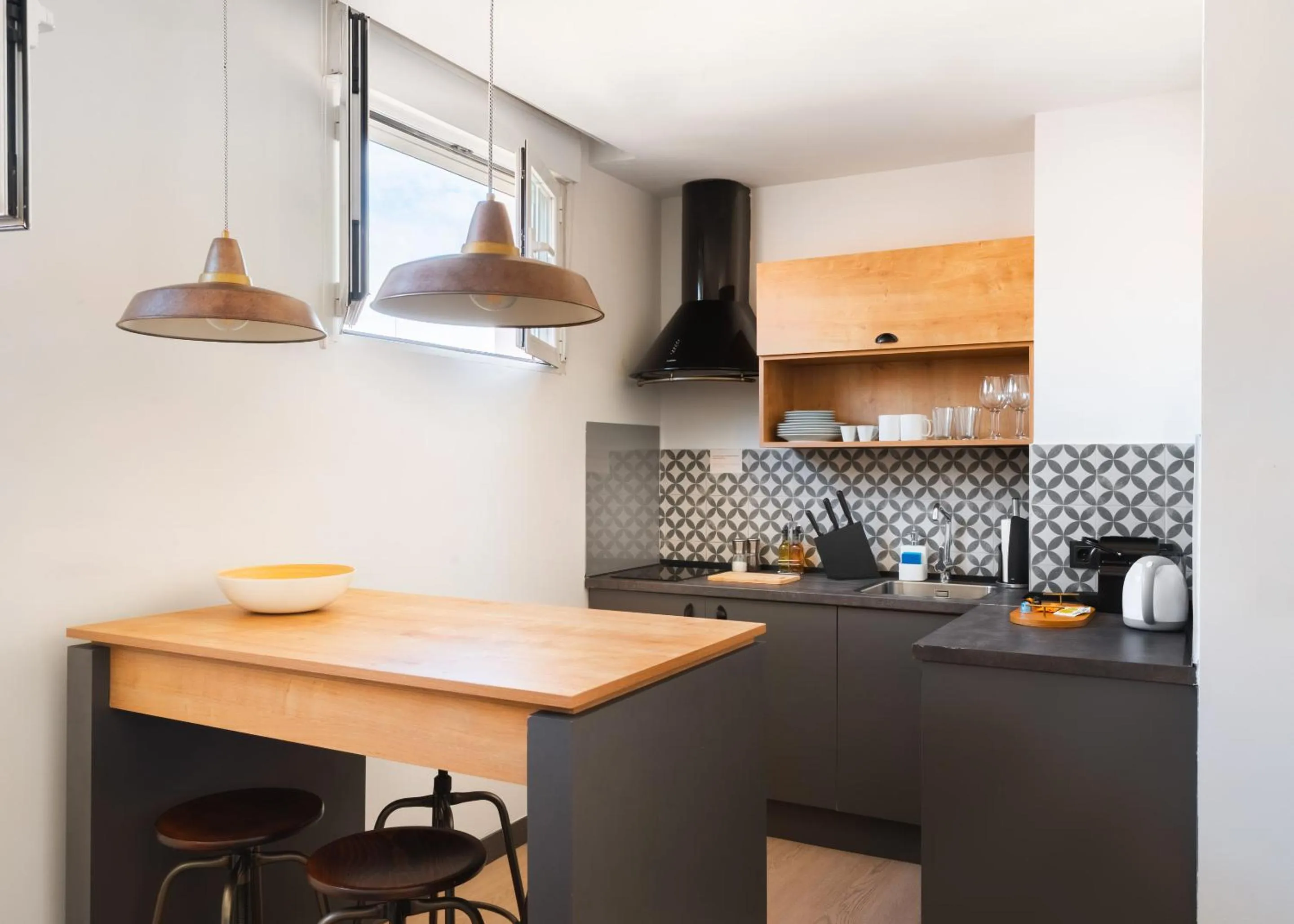 Kitchen or kitchenette in Limehome Madrid Calle de la Madera - Digital Access