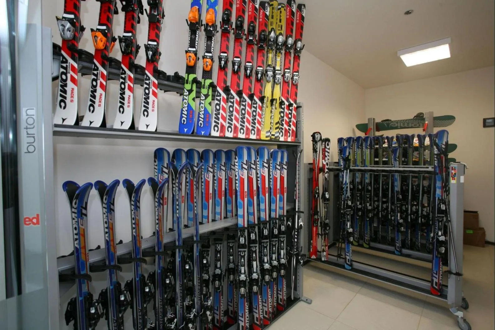 Skiing in Hotel Perun Lodge