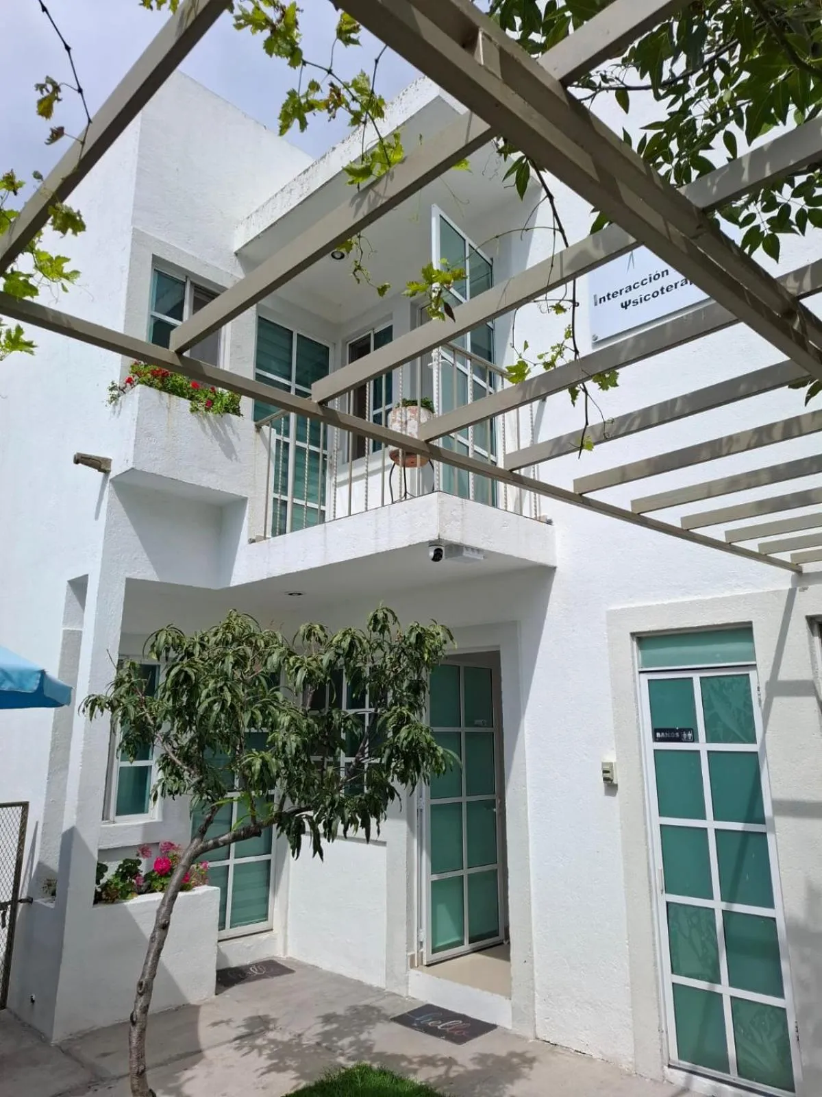 Facade/entrance in Milenio III B&B