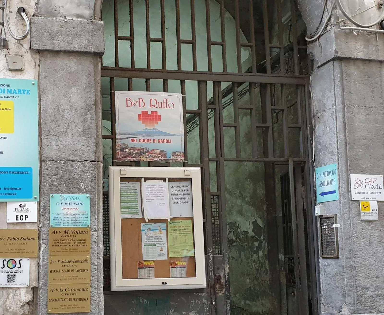 Property building in B&B Ruffo Nel cuore di Napoli