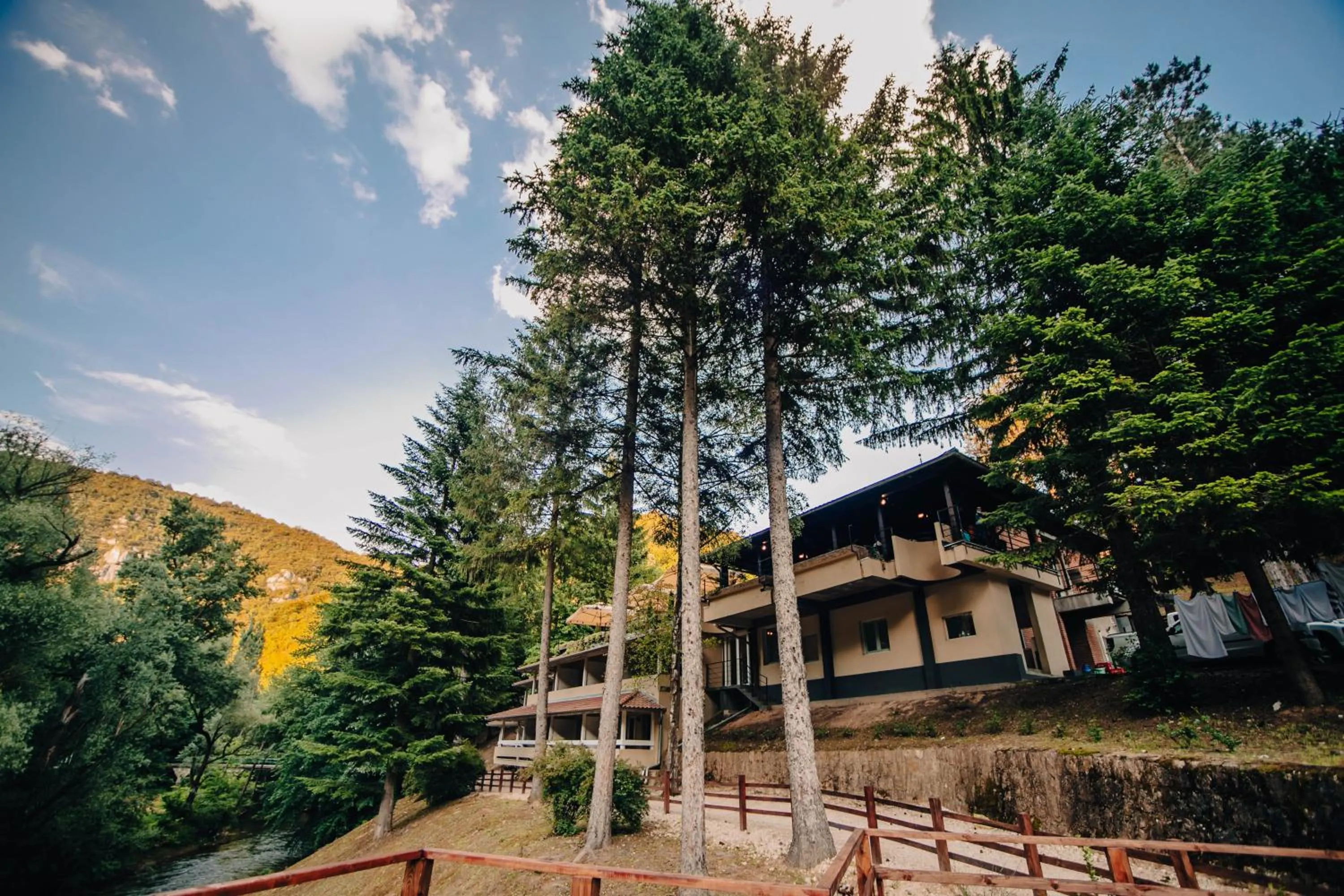 Property building in Restoran sa prenoćištem Gornjak