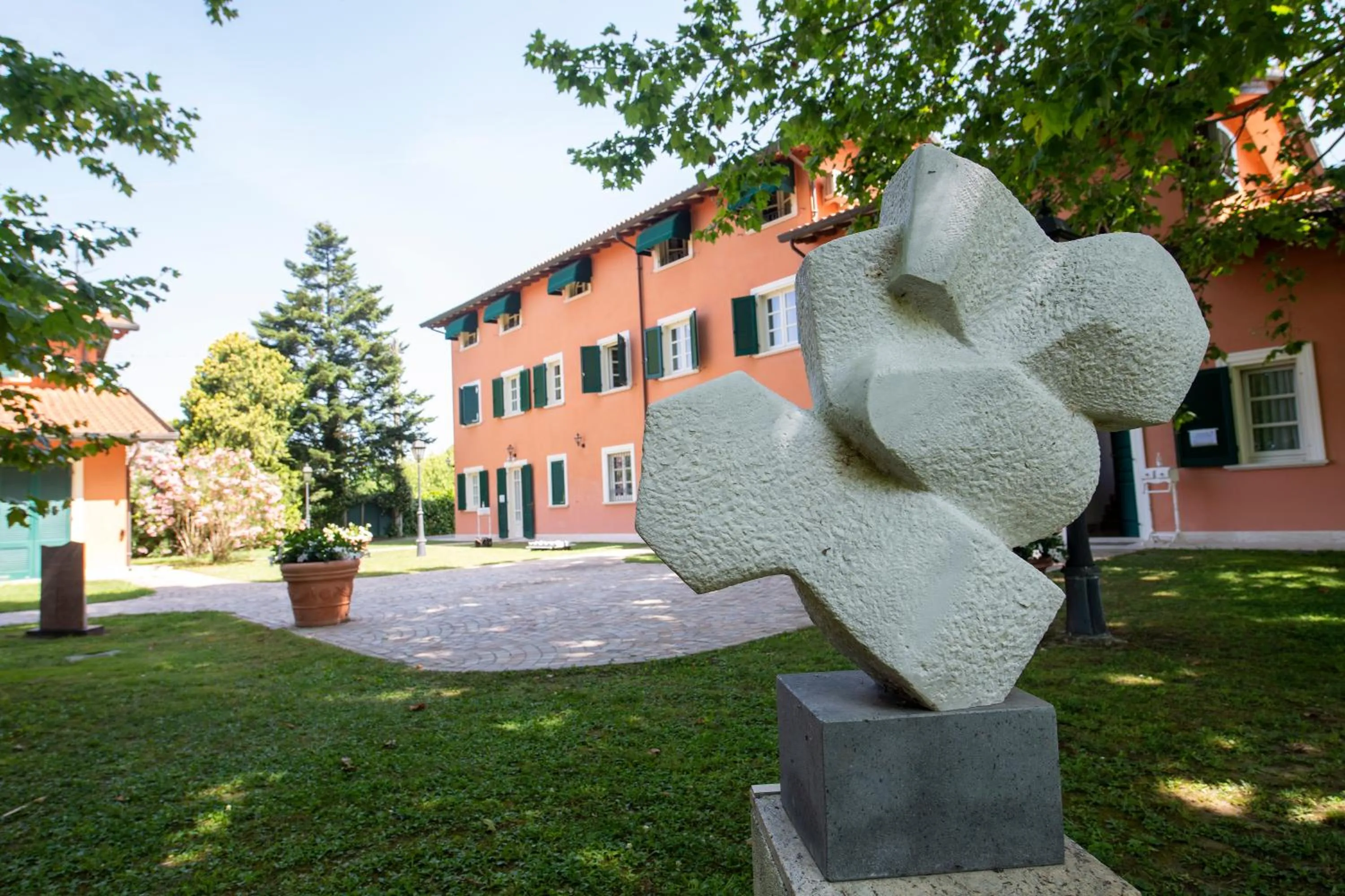 Facade/entrance in Relais Villa Isabel